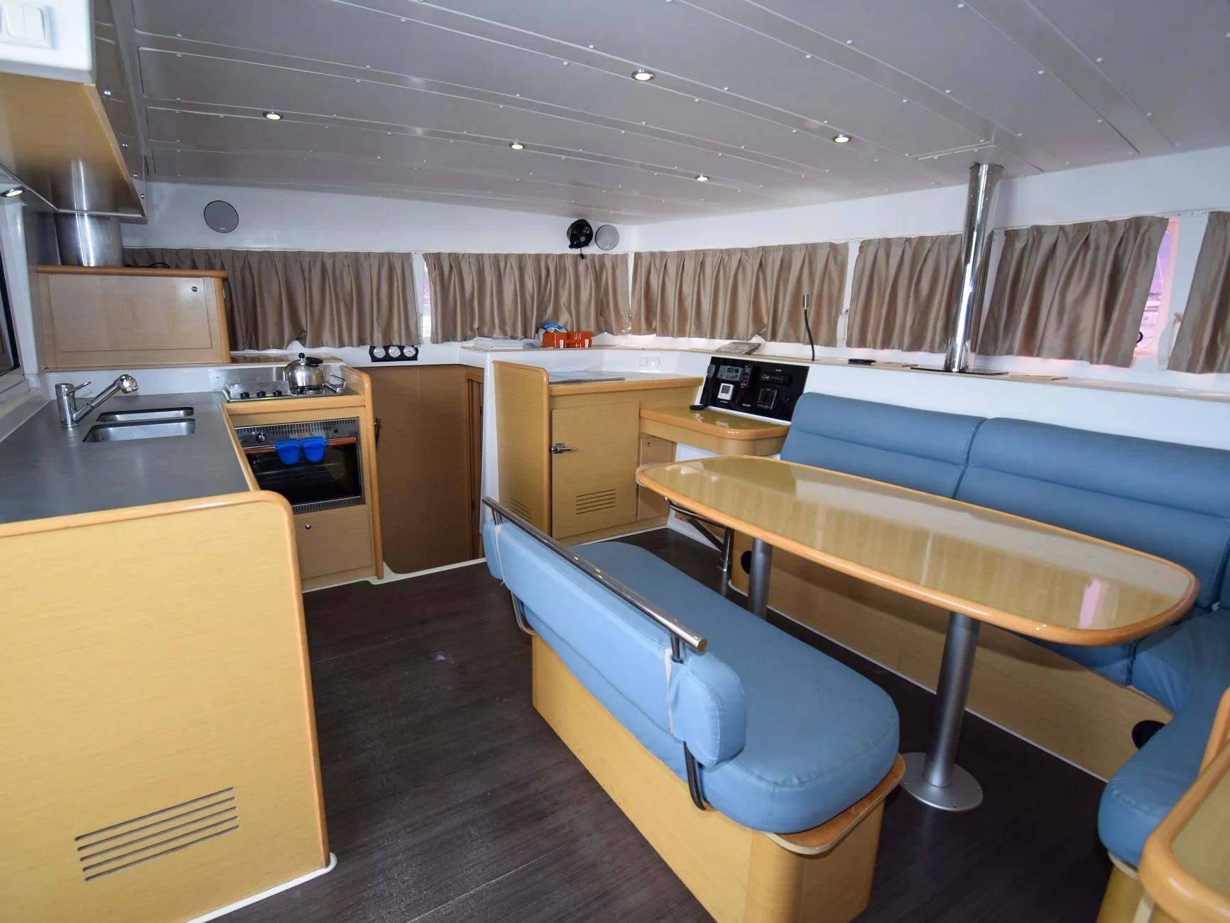 Lagoon 421 (Rain Dogs) Interior image - 76
