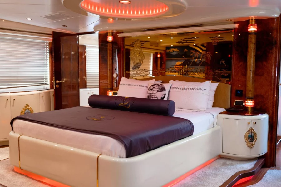 42 M Motor Yacht Crocus (CROCUS)  - 9