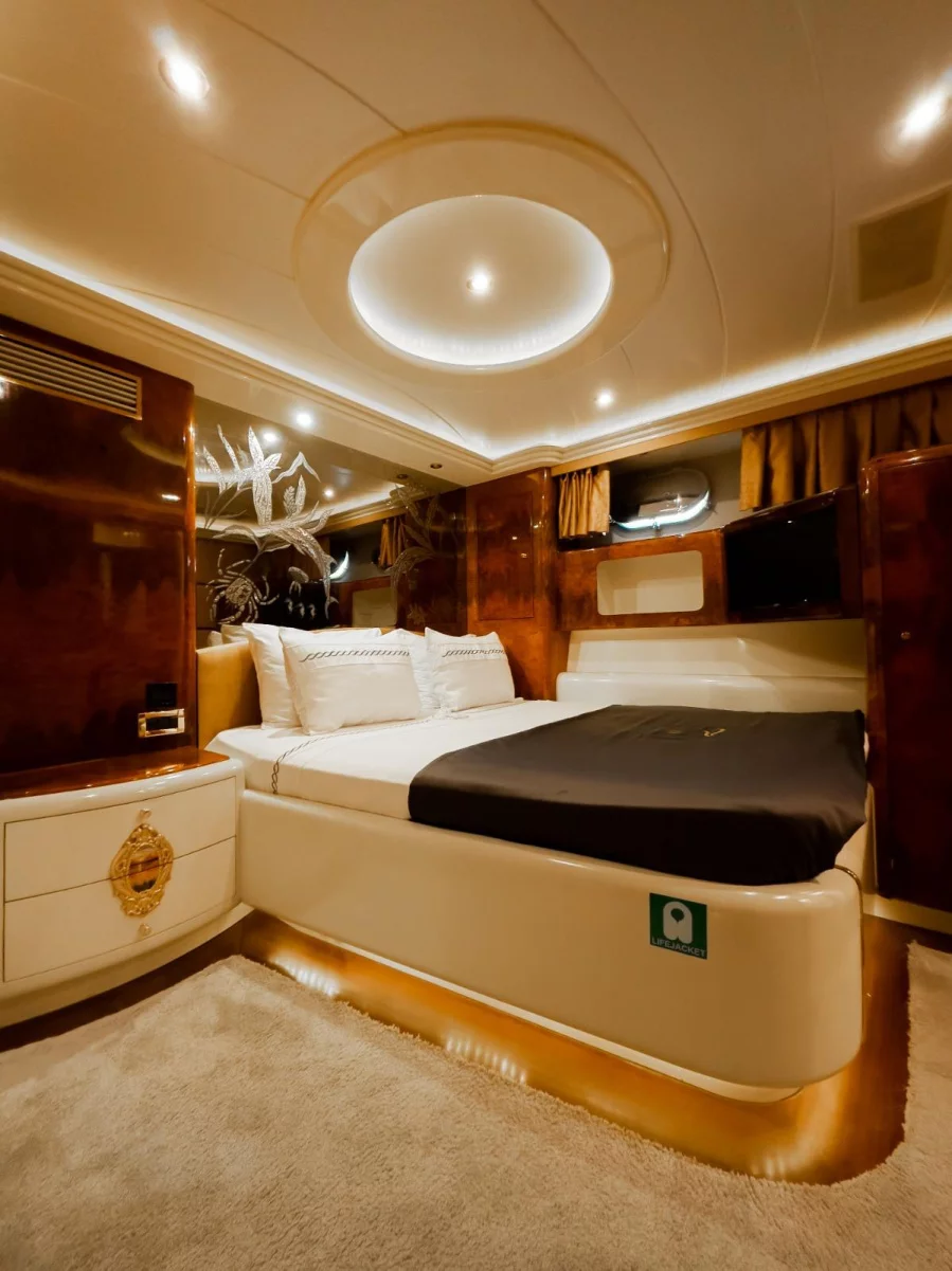 42 M Motor Yacht Crocus (CROCUS)  - 25