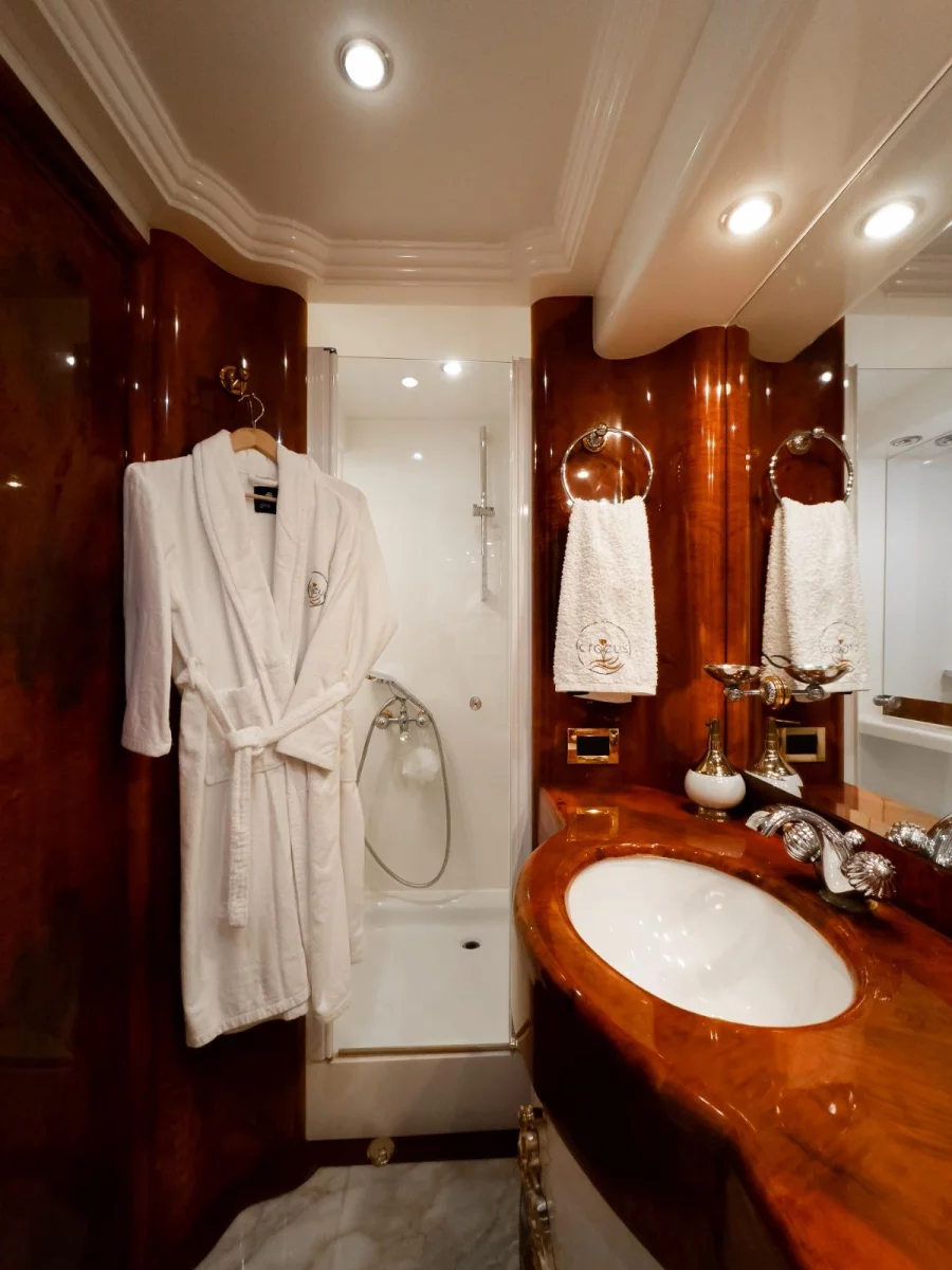 42 M Motor Yacht Crocus (CROCUS)  - 19