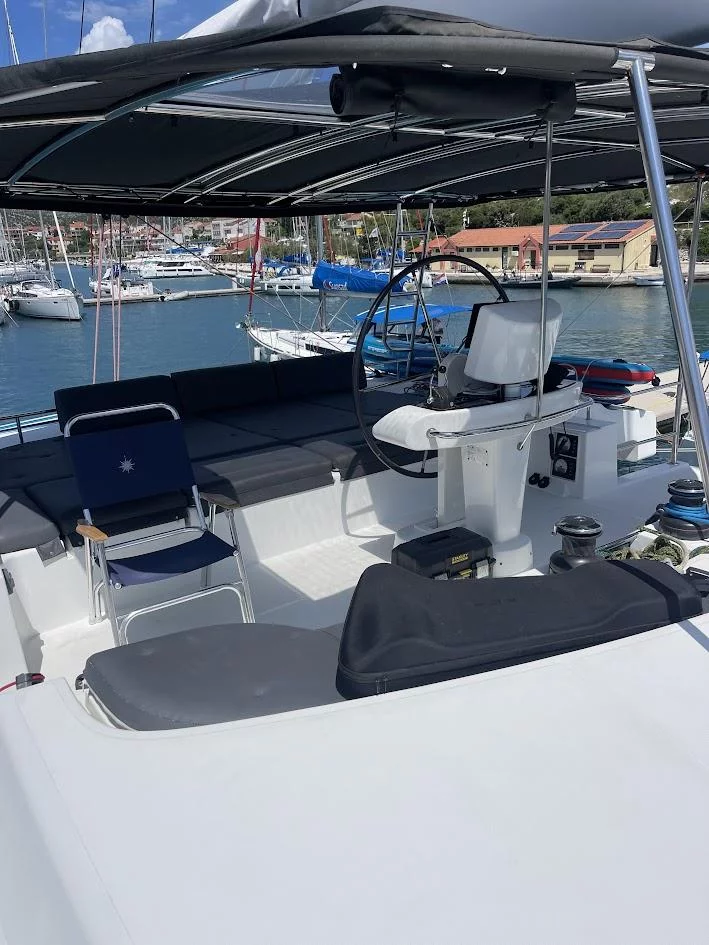 Lagoon 52F (DISCOVERY I)  - 37