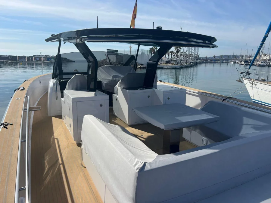 Pardo 50 (Ban-Ban) Interior image - 2