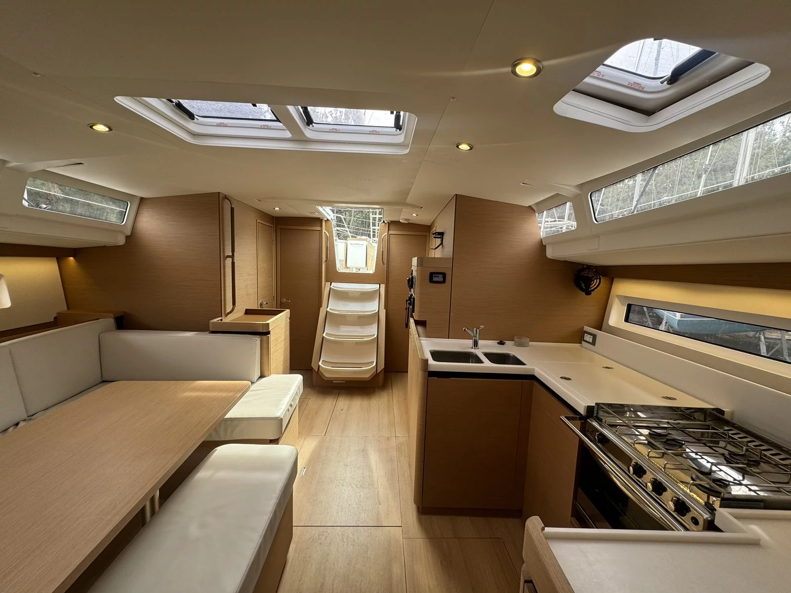 Sun Odyssey 490 (North Wind 49) Interior image - 3