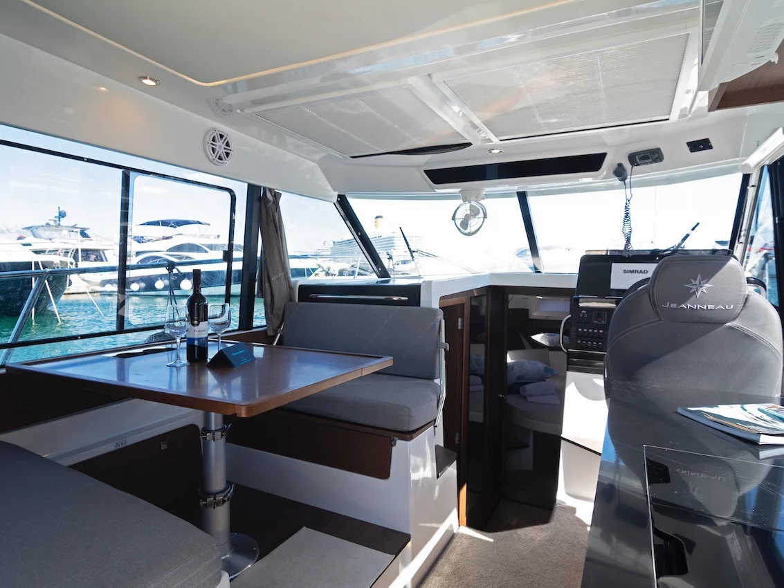 Merry Fisher 1095 (Renatus) Interior image - 5