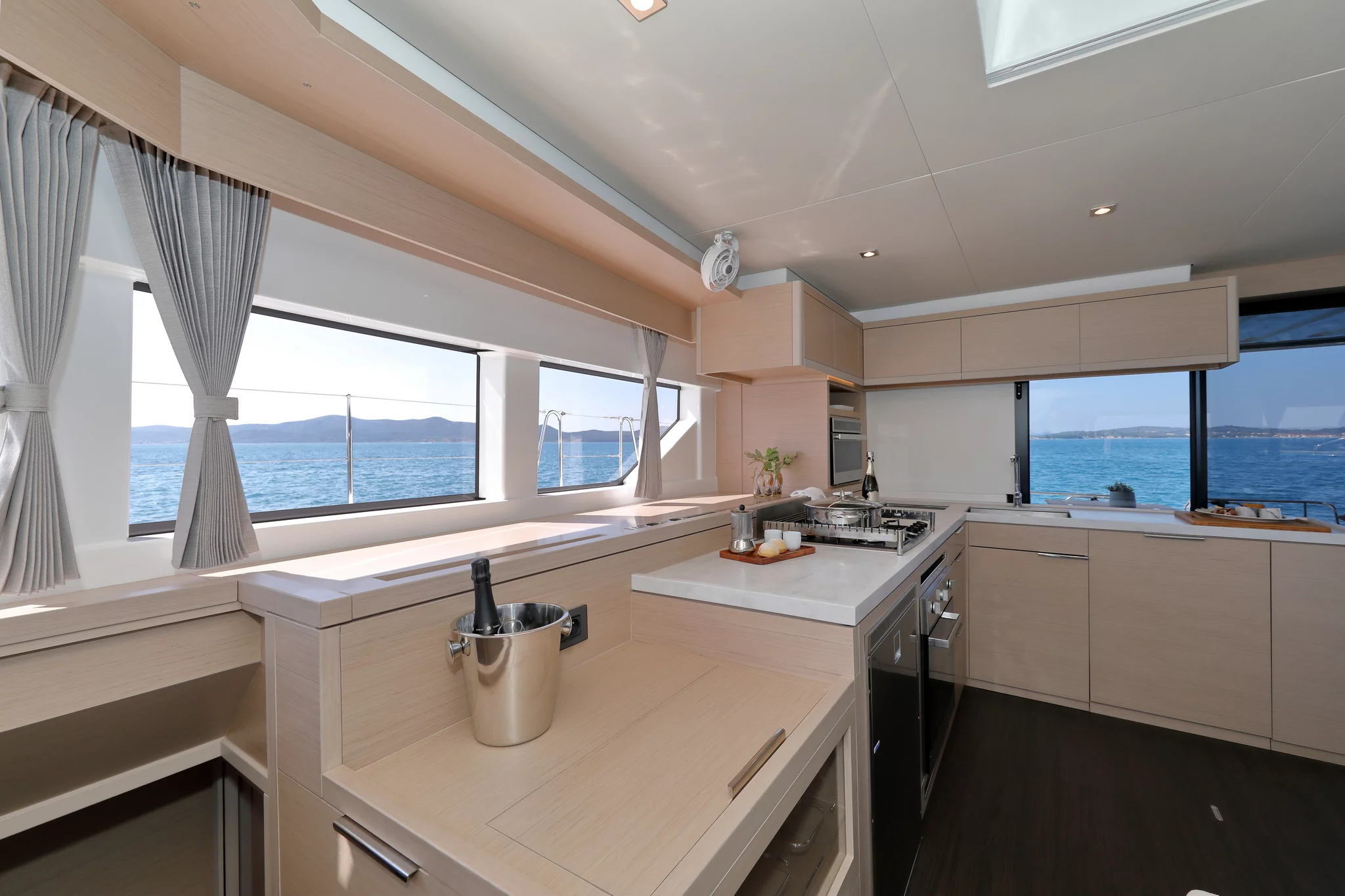 Lagoon 55 (CHAMPAGNE PLEASE)  - 20