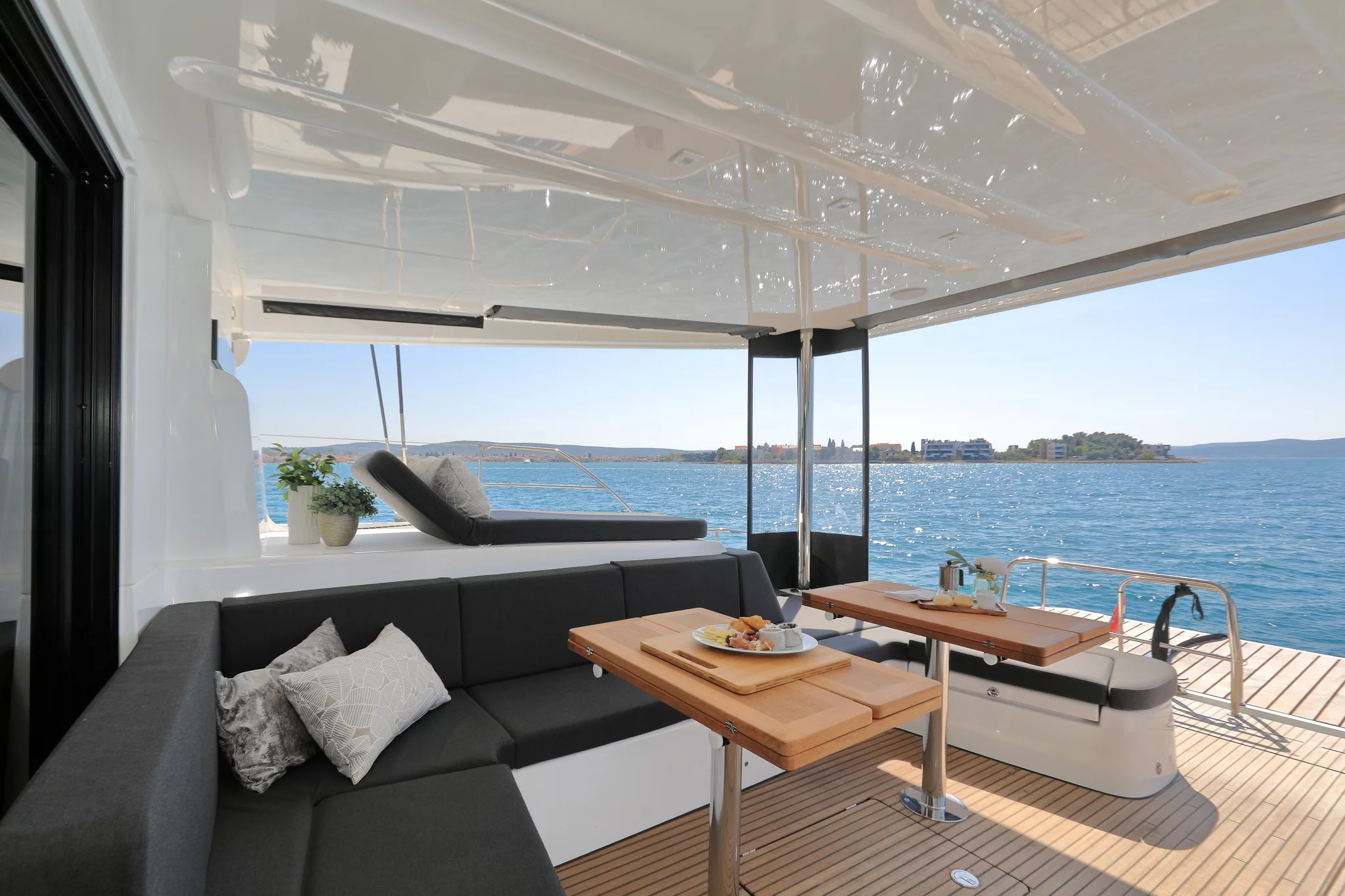 Lagoon 55 (CHAMPAGNE PLEASE)  - 17