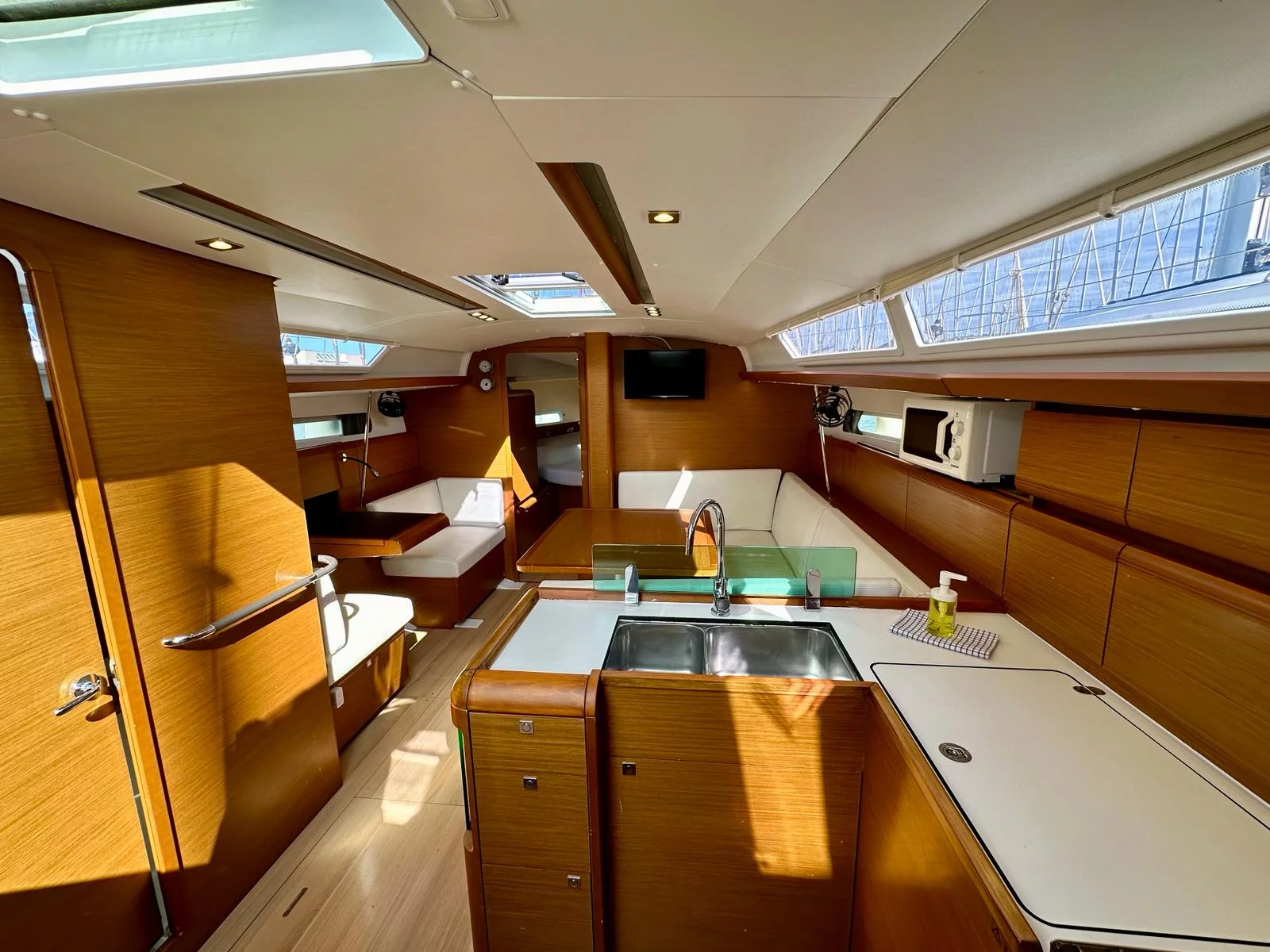 Sun Odyssey 419 (Hendrix)  - 1