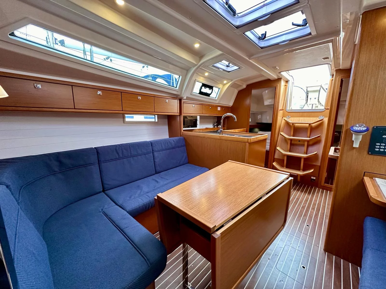 Bavaria Cruiser 37 (Maestral) Interior image - 5