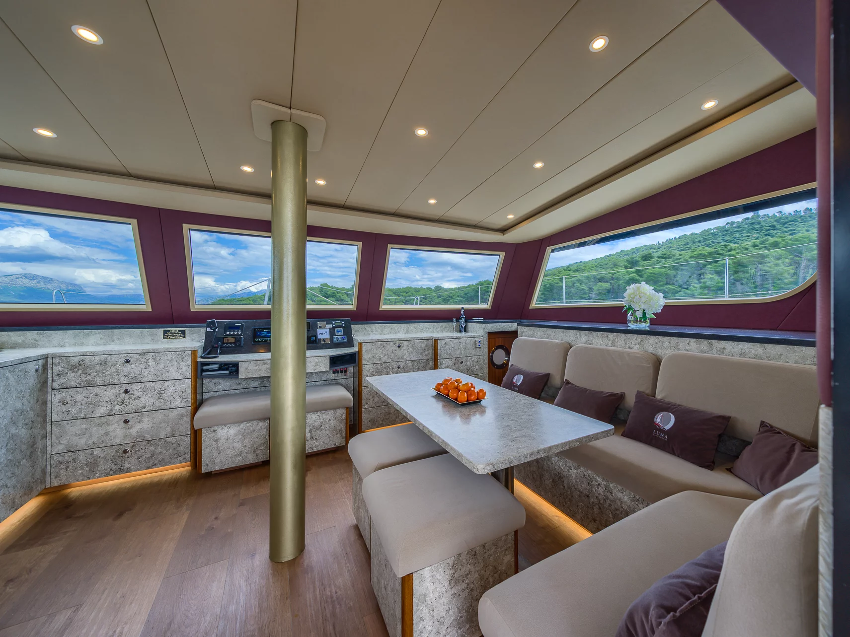 Luna 49 (Blue) Interior image - 12