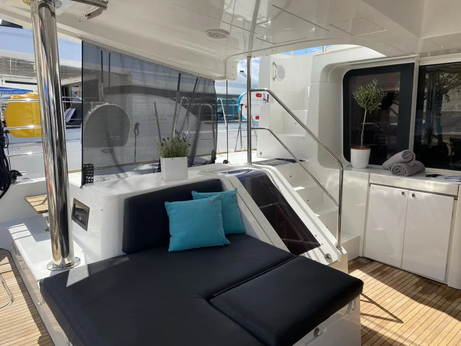 Lagoon 52 (White Pearl)  - 8