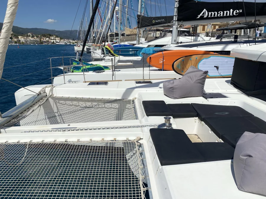 Lagoon 52 (White Pearl)  - 6