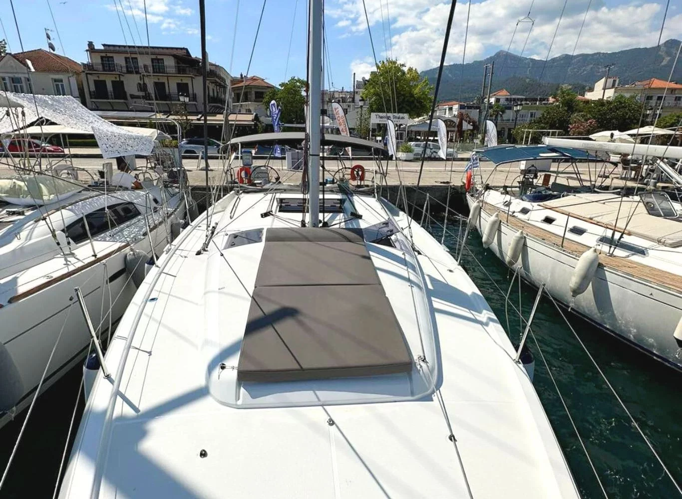 Sun Odyssey 440 (North Wind 44)  - 8