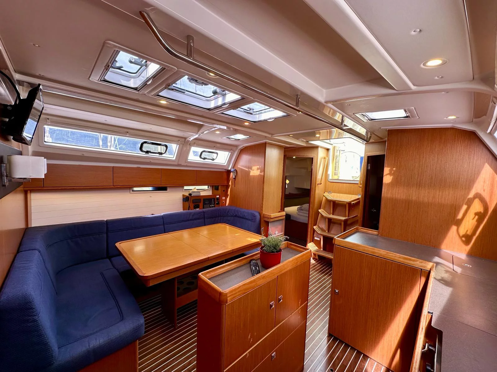 Bavaria Cruiser 46 (Arta) Interior image - 8