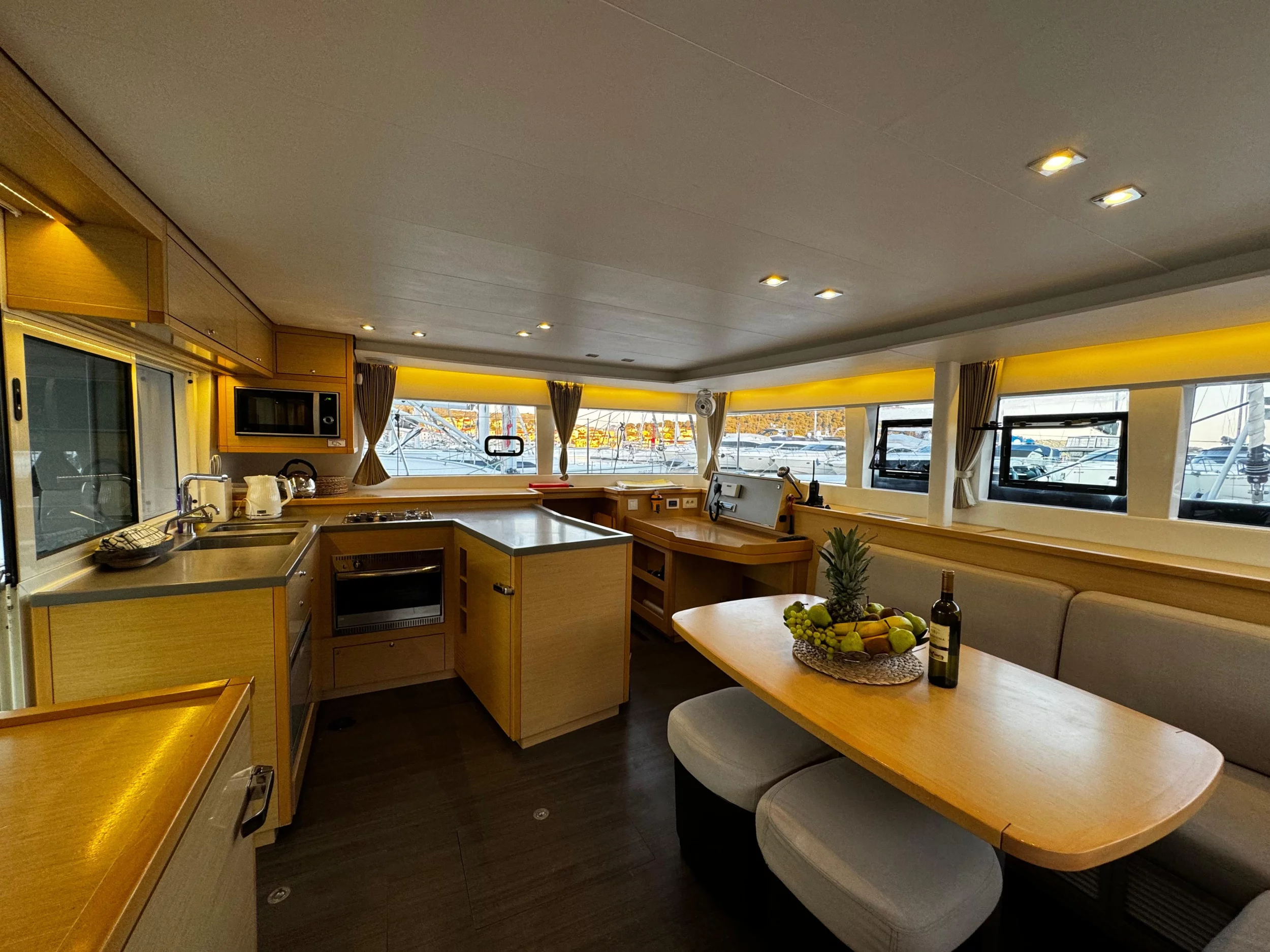 Lagoon 450 Fly (Kat el Mar) Interior image - 11
