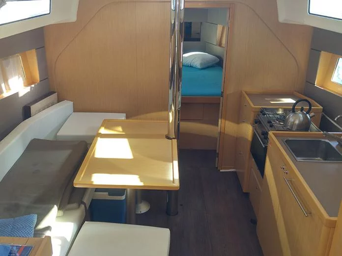 Oceanis 38 (Solar) Interior image - 1