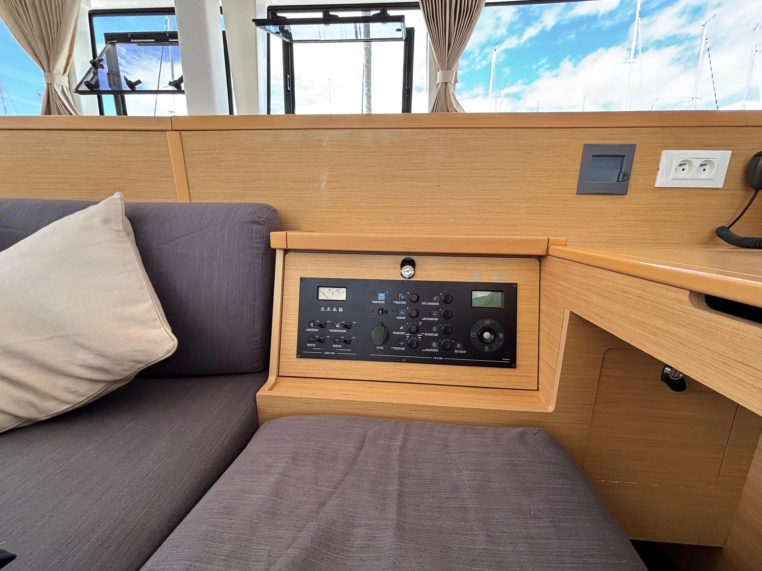 Lagoon 400 S2 (Aragorn)  - 19