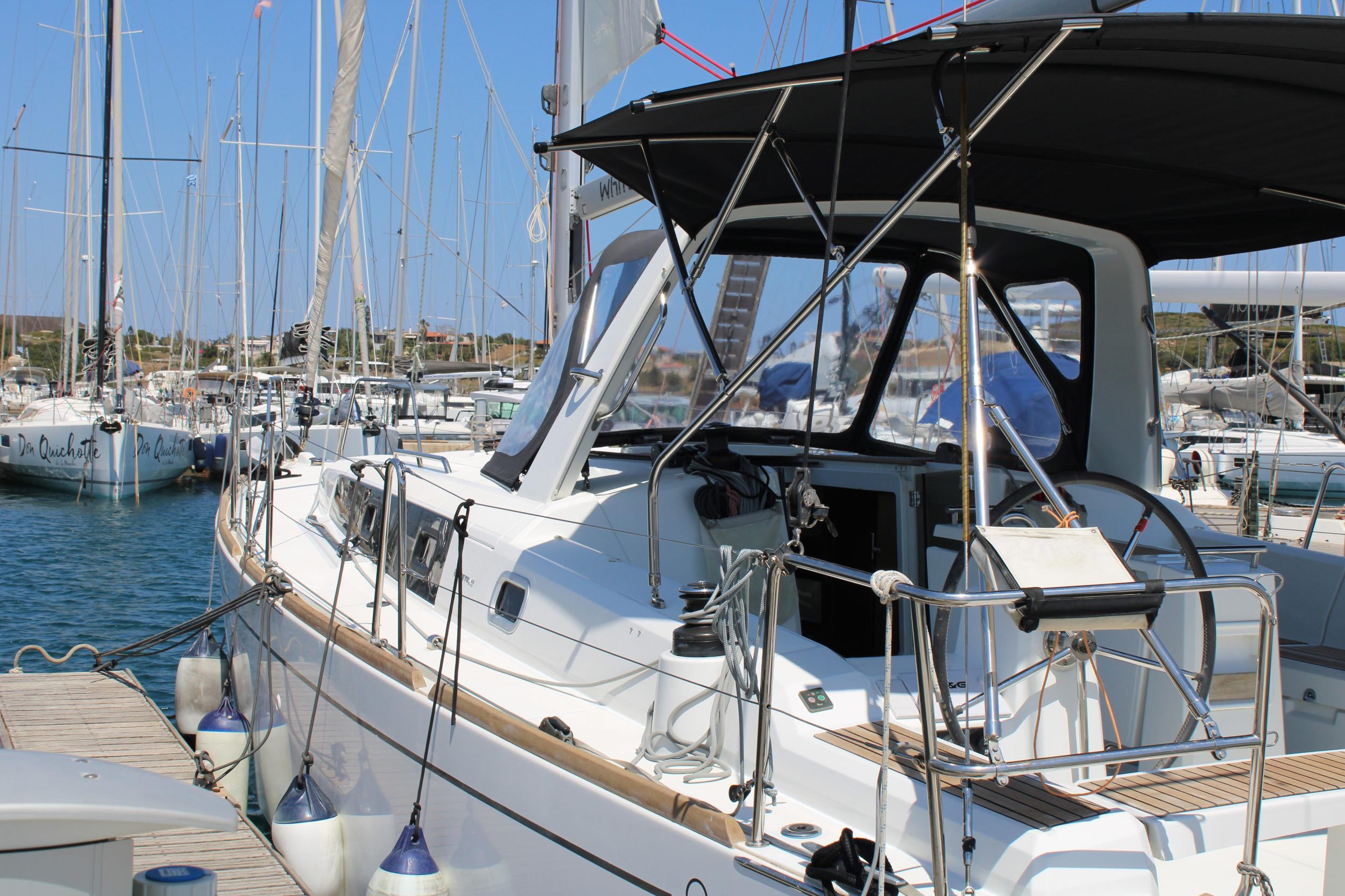Photo #2 - Oceanis 38.1 (Zeus) en Lavrion - 20605