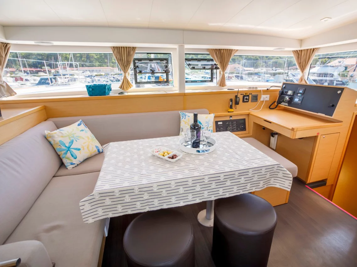 Lagoon 400 S2 (Second Wind) Interior image - 3