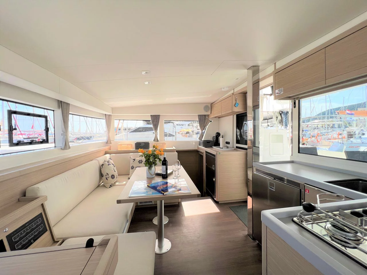 Lagoon 40 (Wind Seeker) Interior image - 7