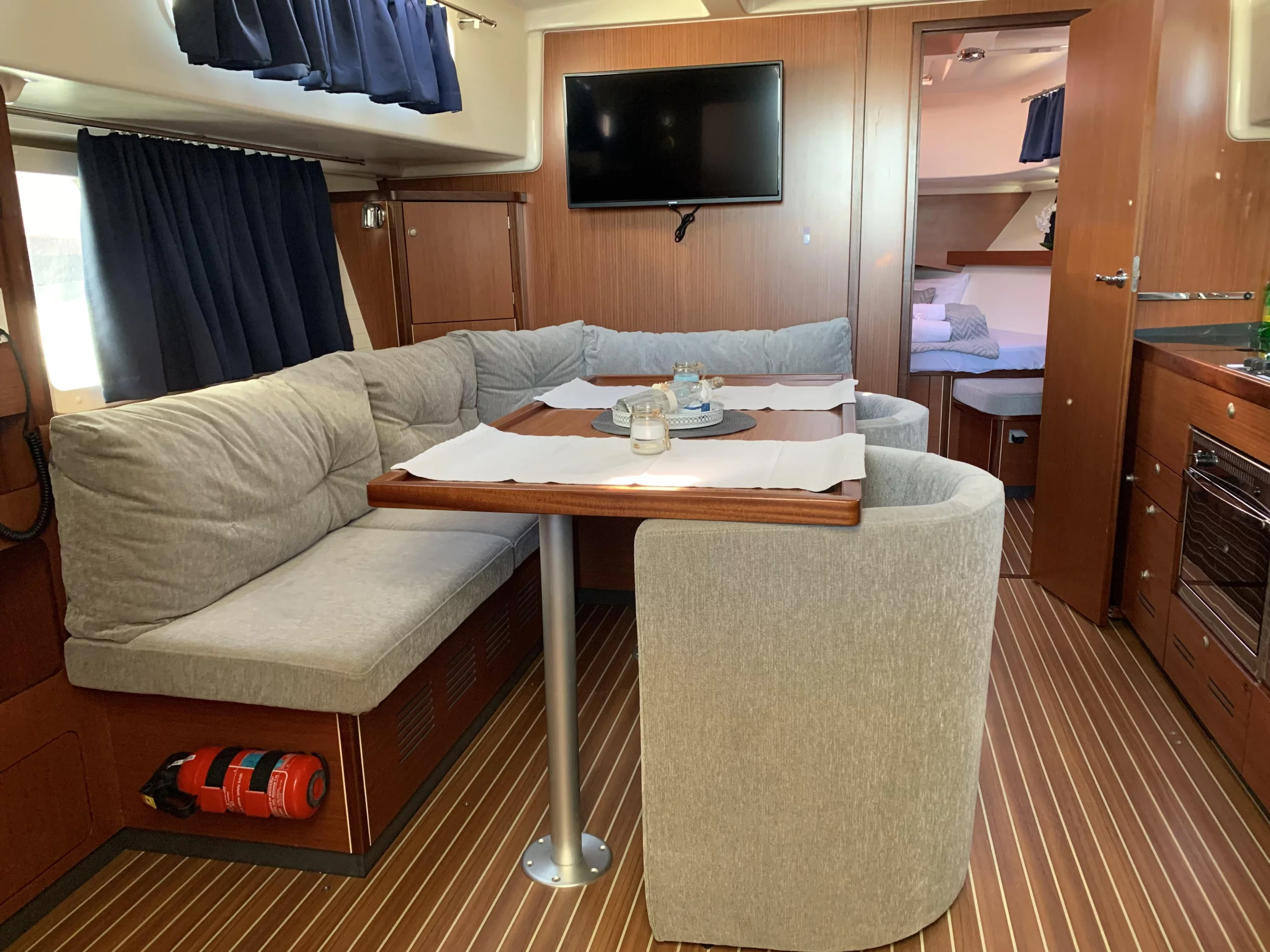 Delphia Escape 1350 (Vamia) salon1 - 3