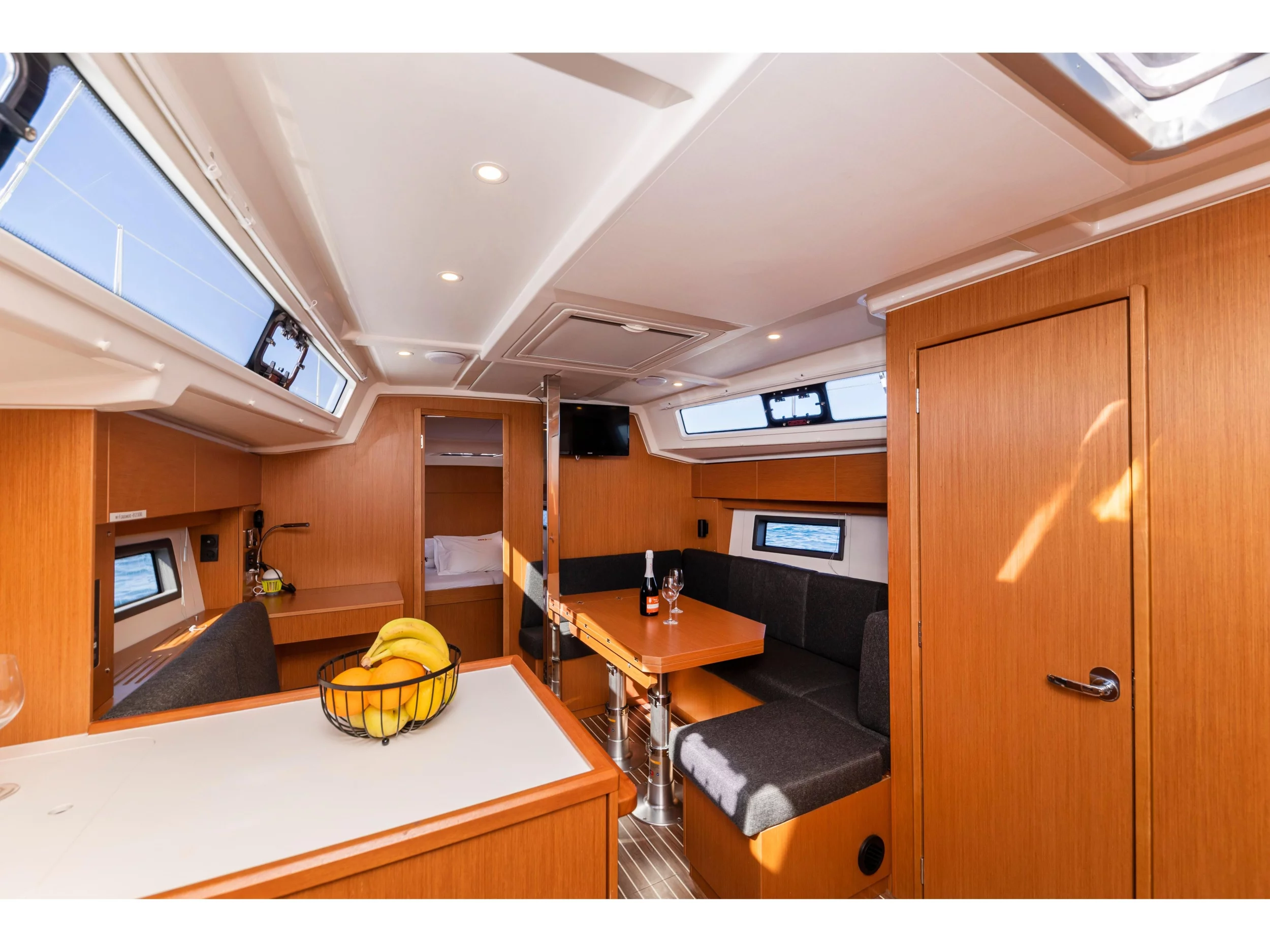 Bavaria C38 (MARTINI) Interior image - 11