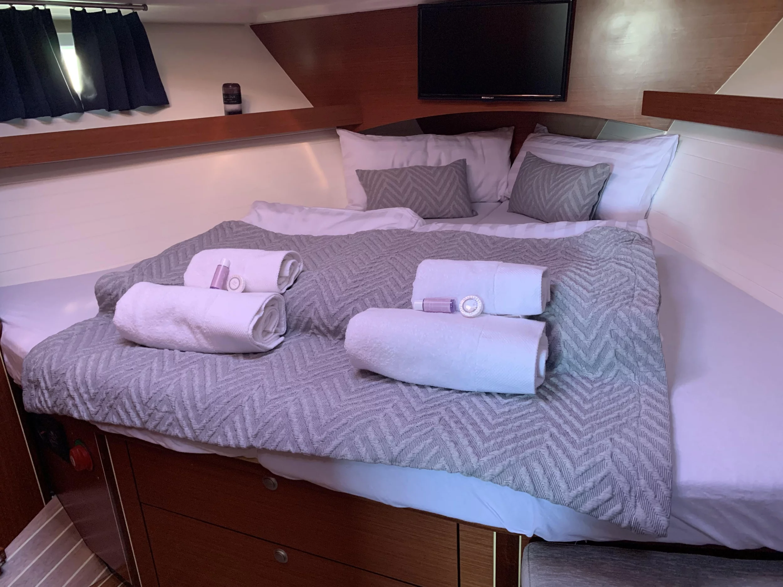 Delphia Escape 1350 (Vamia) main cabin _5 - 35