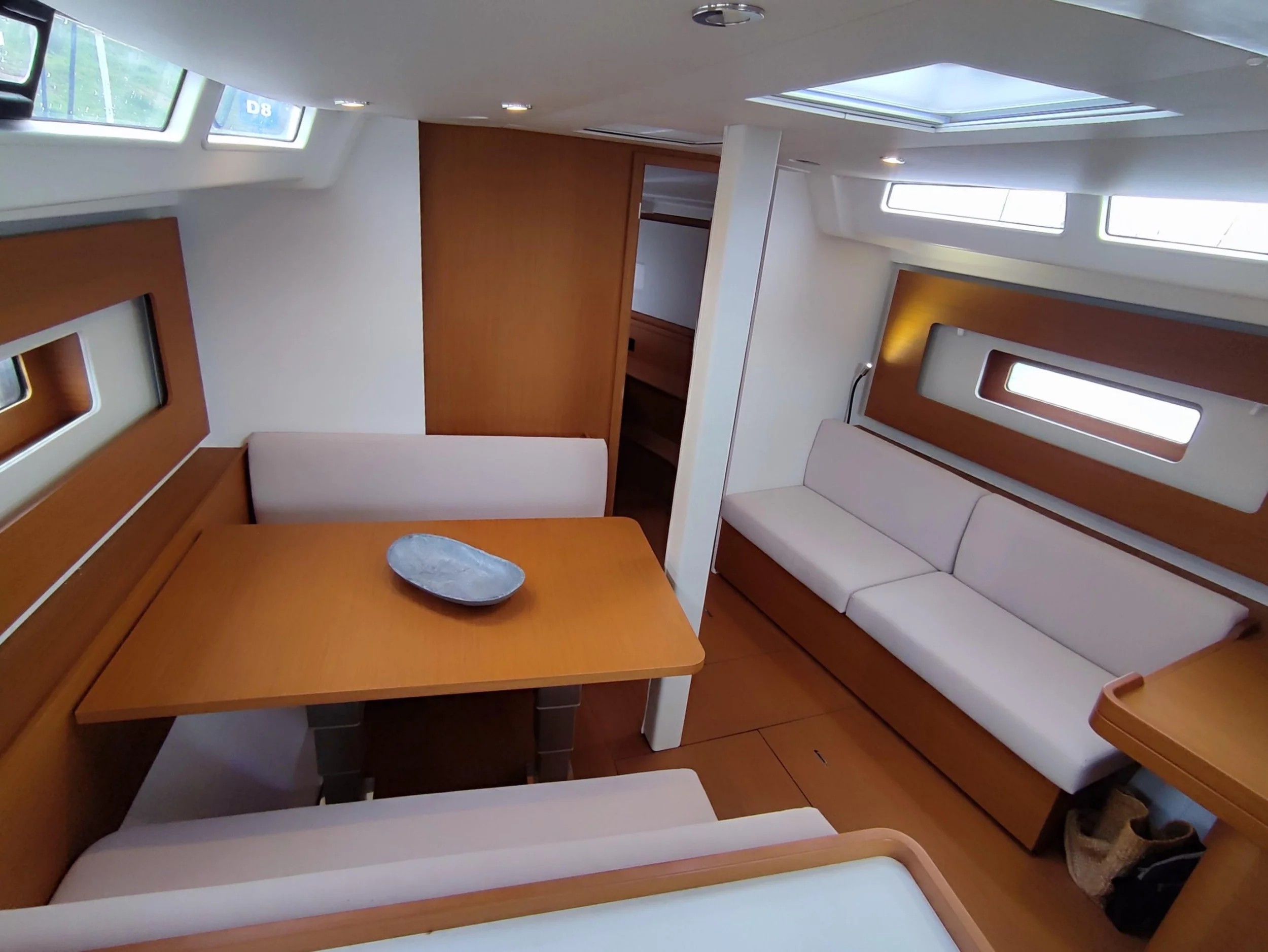 First 44 (Idefix) Interior image - 18
