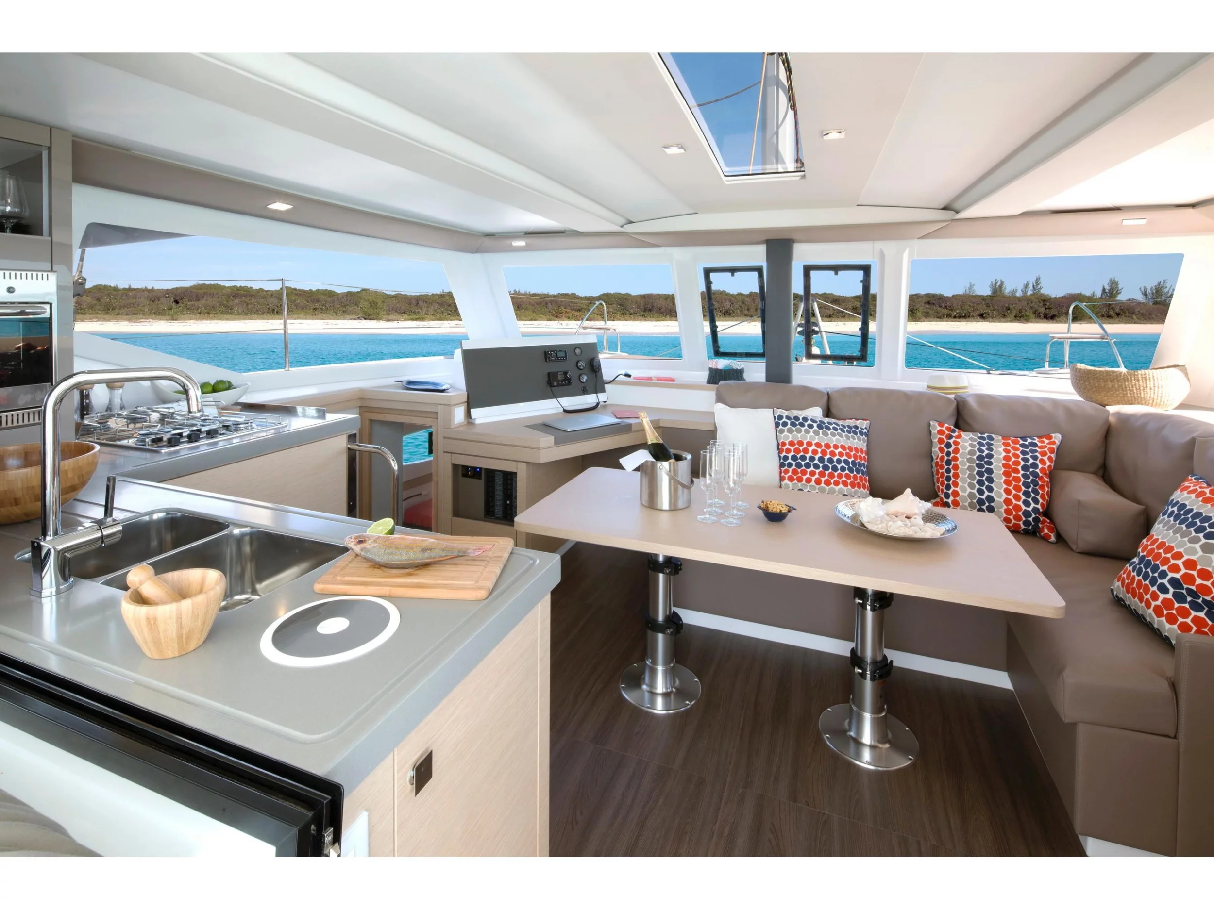 Lucia 40 (4cab./4 hds) (Lucia's Dream) Interior image - 1