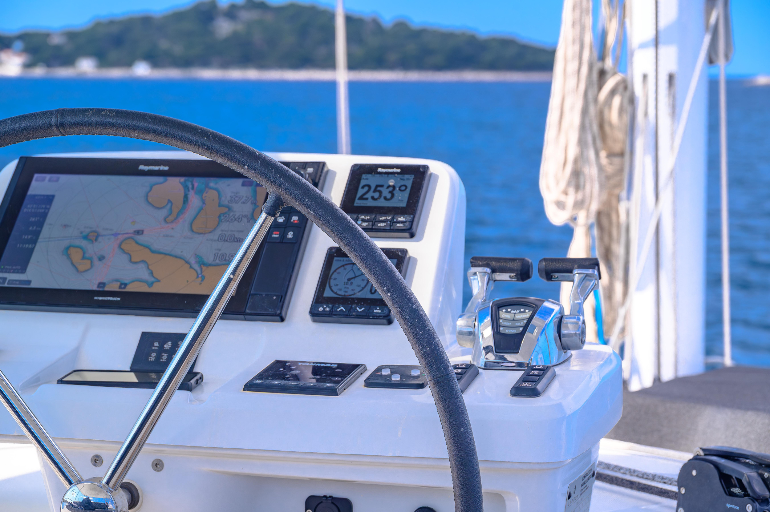 Lagoon 51 — photo 36