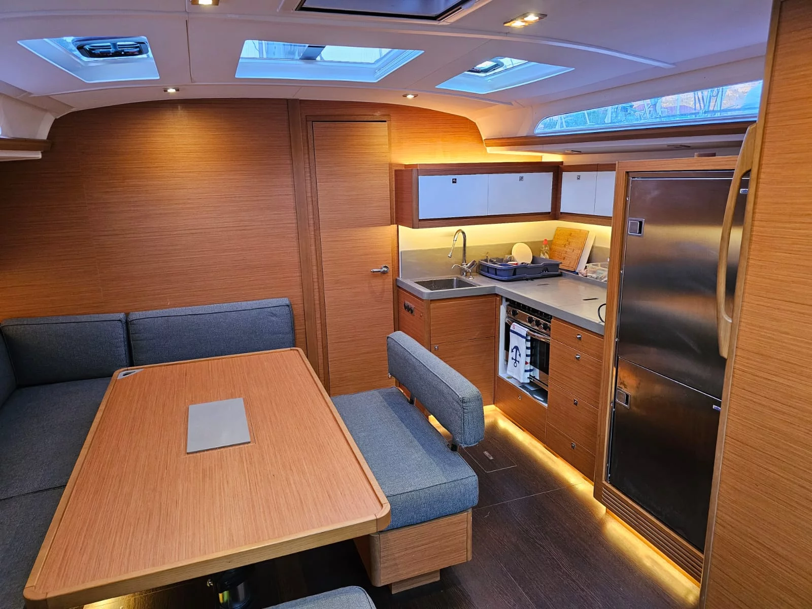 Dufour 470 (Amalia) Interior image - 10