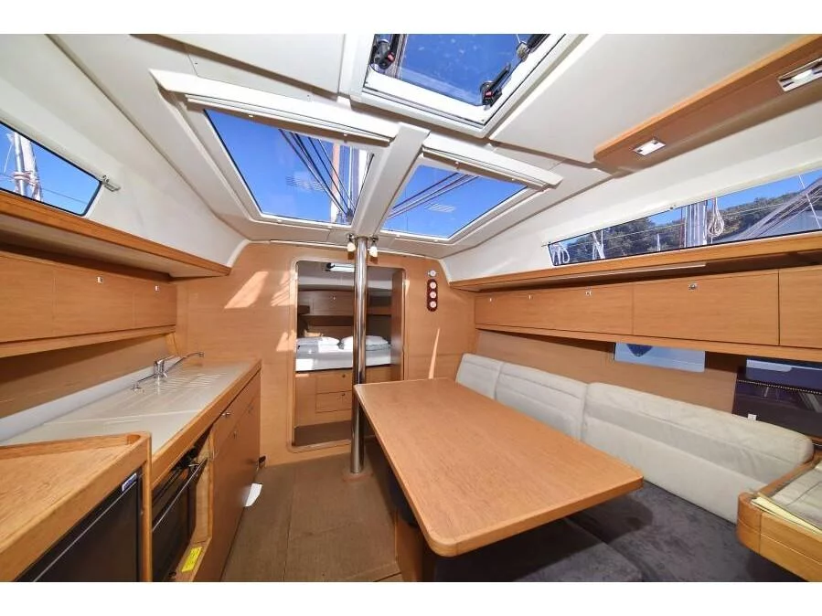 Dufour 382 Grand Large (Wanderlust) Interior image - 1