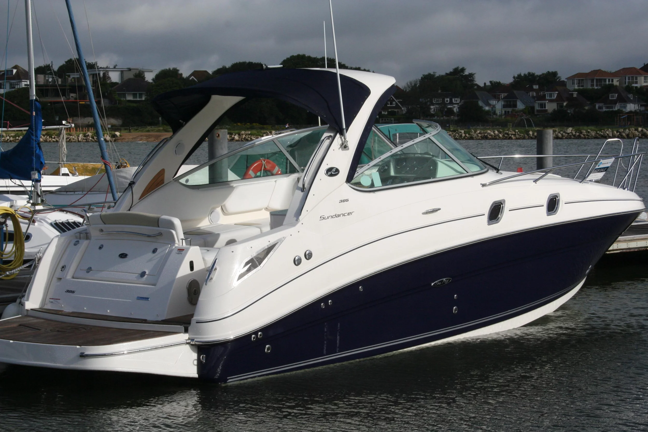 Sea Ray 305 Sundancer (Fourbuoys)  - 1