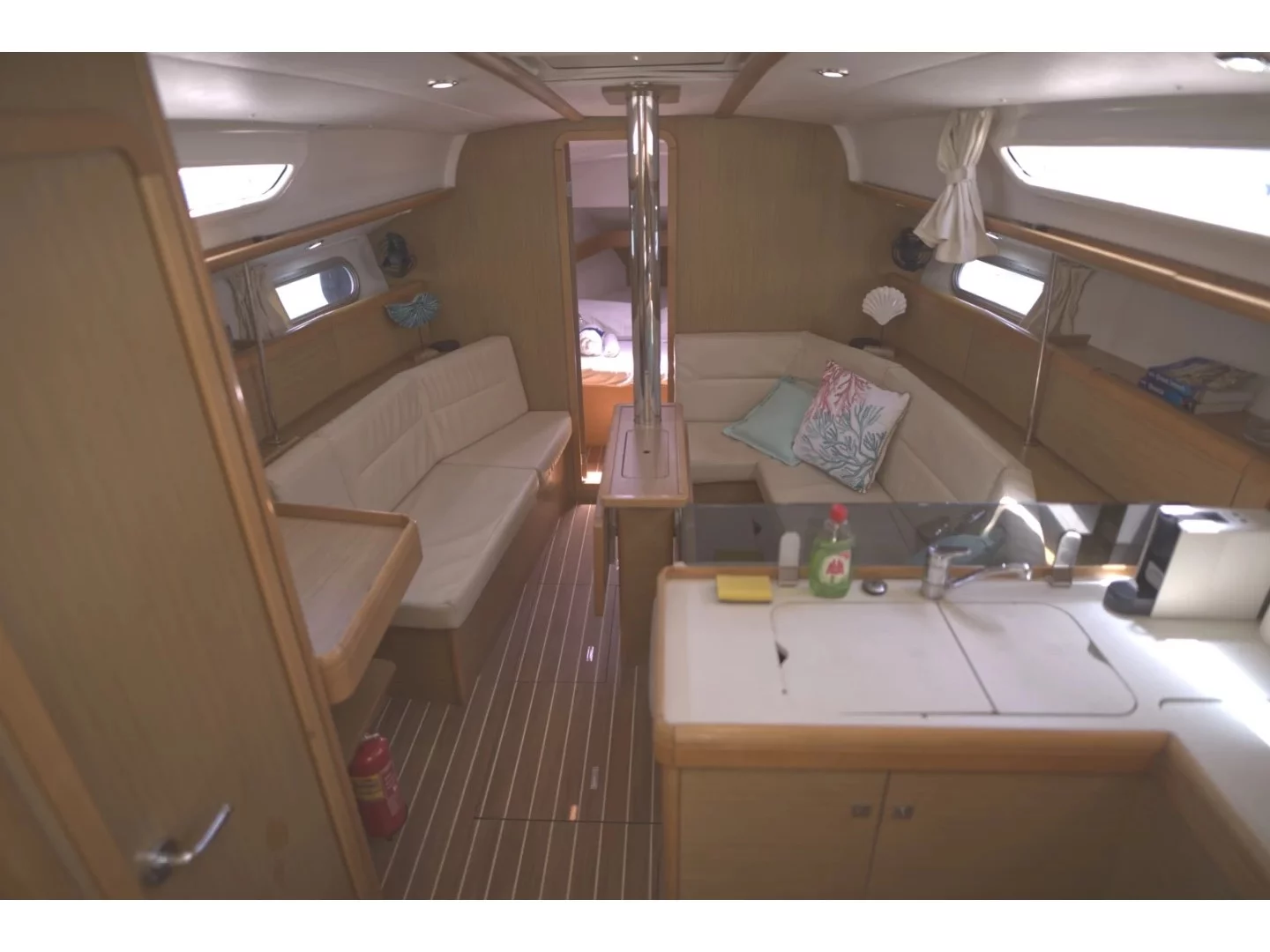 Sun Odyssey 36i (Candy) Interior image - 12
