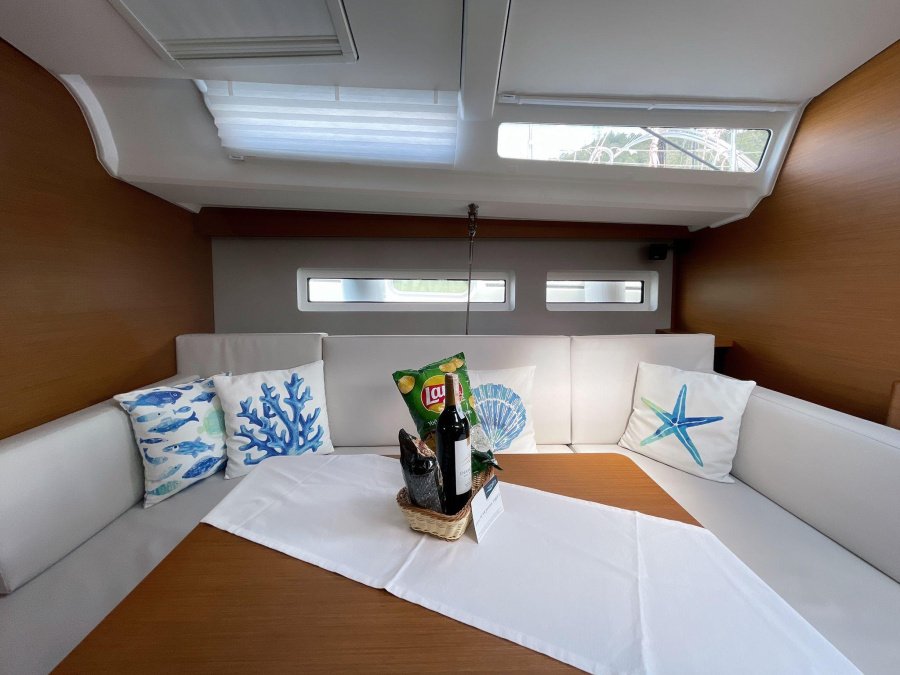 Sun Odyssey 440 — photo 9