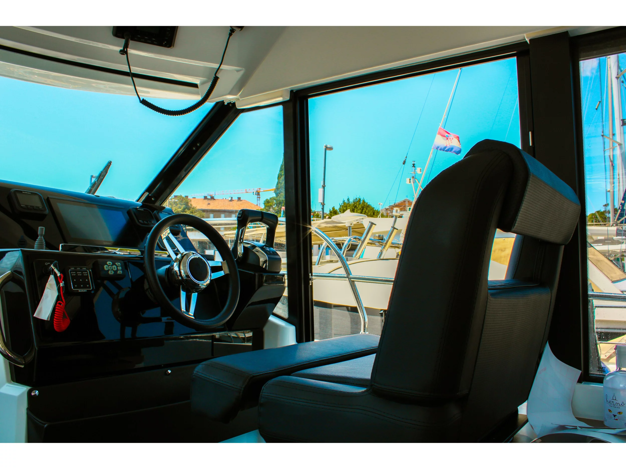 Merry Fisher 1295 FLY (NIKA) Interior image - 4