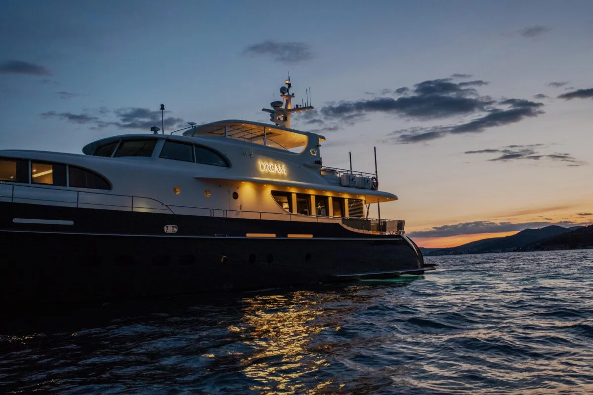 Luxury Motor Yacht (Dream)  - 5