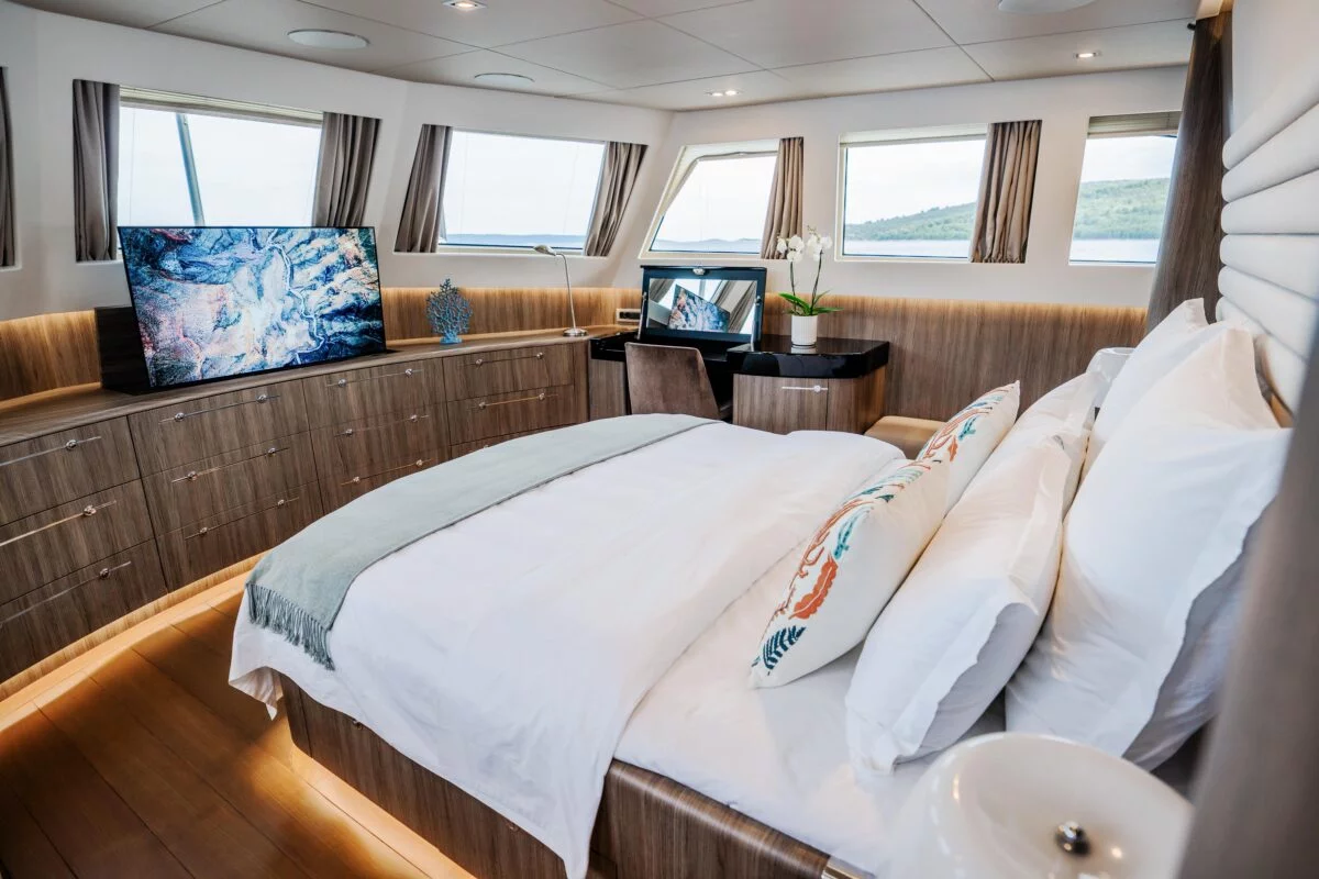 Luxury Motor Yacht (Dream)  - 31