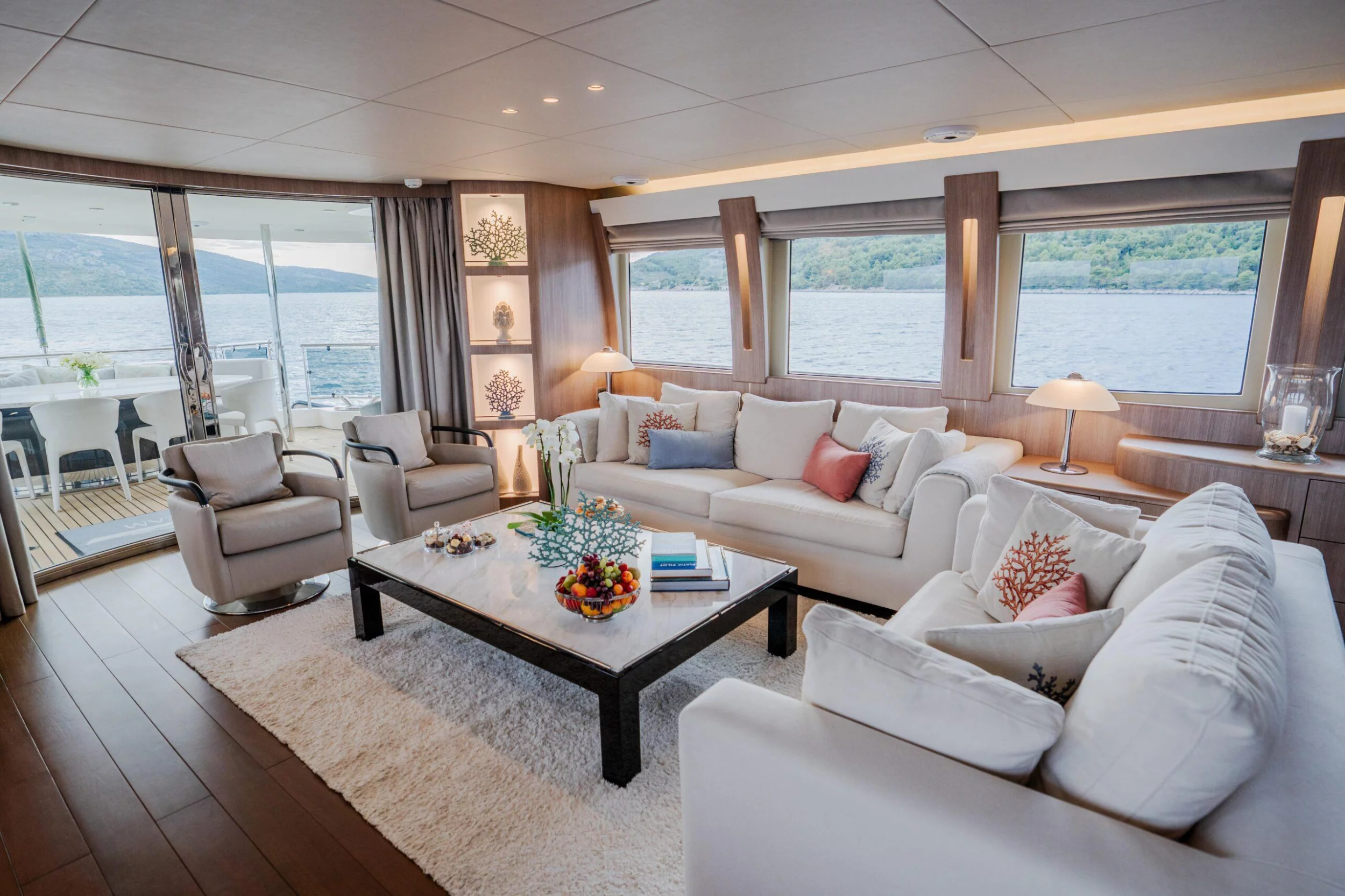 Luxury Motor Yacht (Dream)  - 24