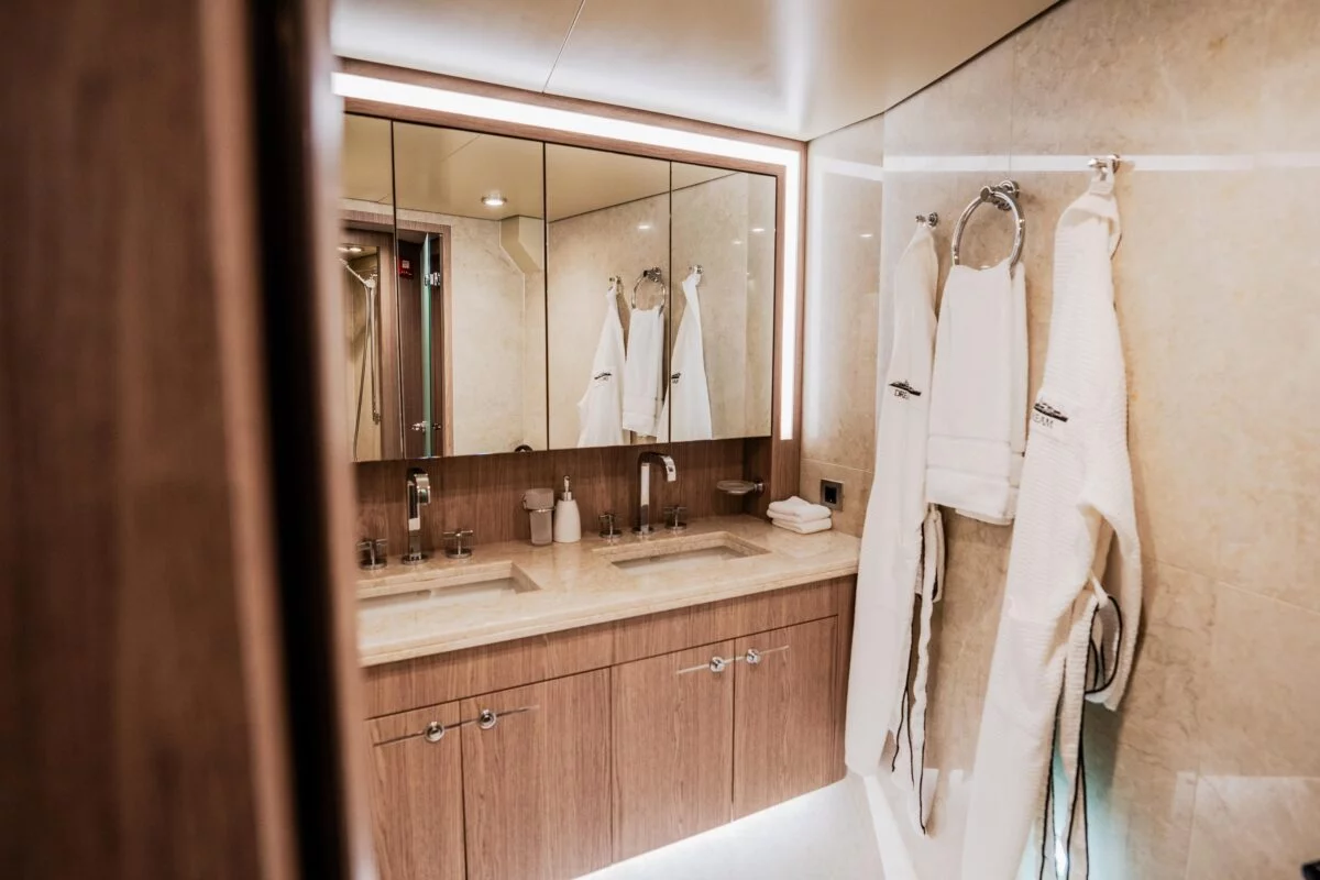 Luxury Motor Yacht (Dream)  - 16