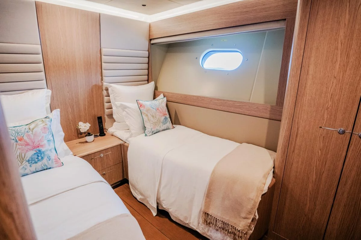 Luxury Motor Yacht (Dream)  - 40
