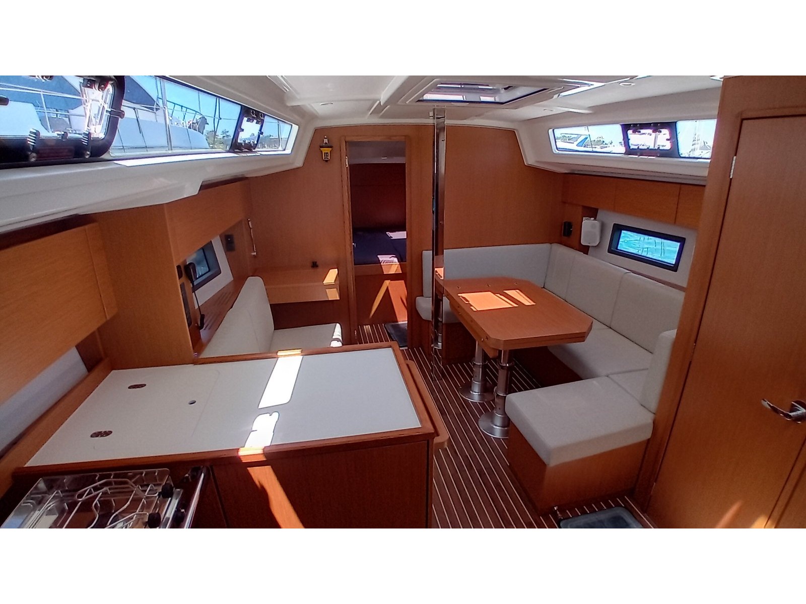 Bavaria 38 Cruiser — photo 3
