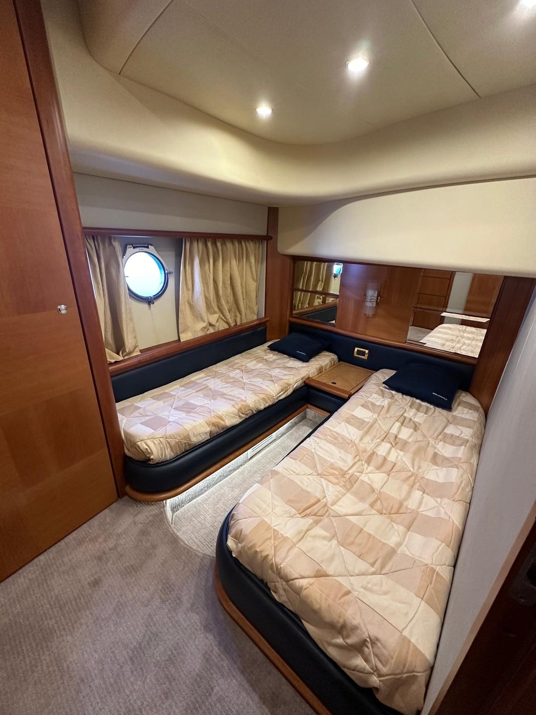 Photo #21 - Azimut 62 Evolution (L'Eclair 3) in Golfe Juan - 22407