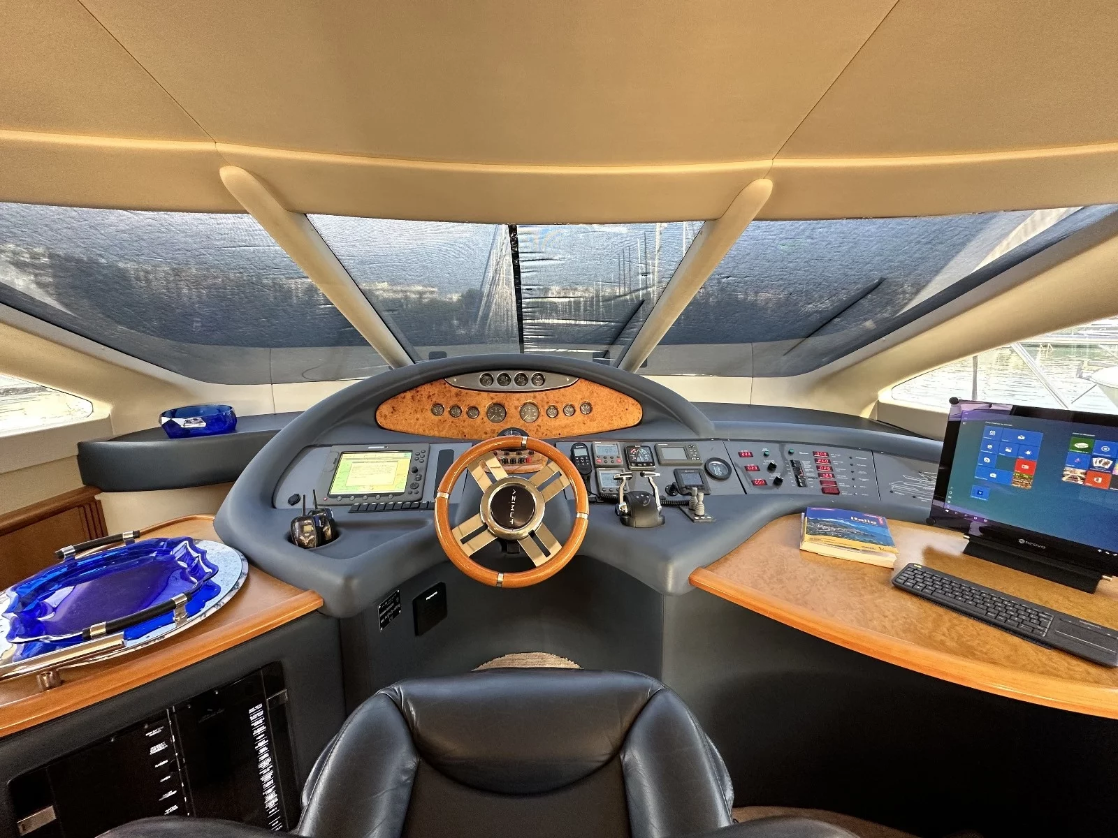 Azimut 62 Evolution (L'Eclair 3)  - 28