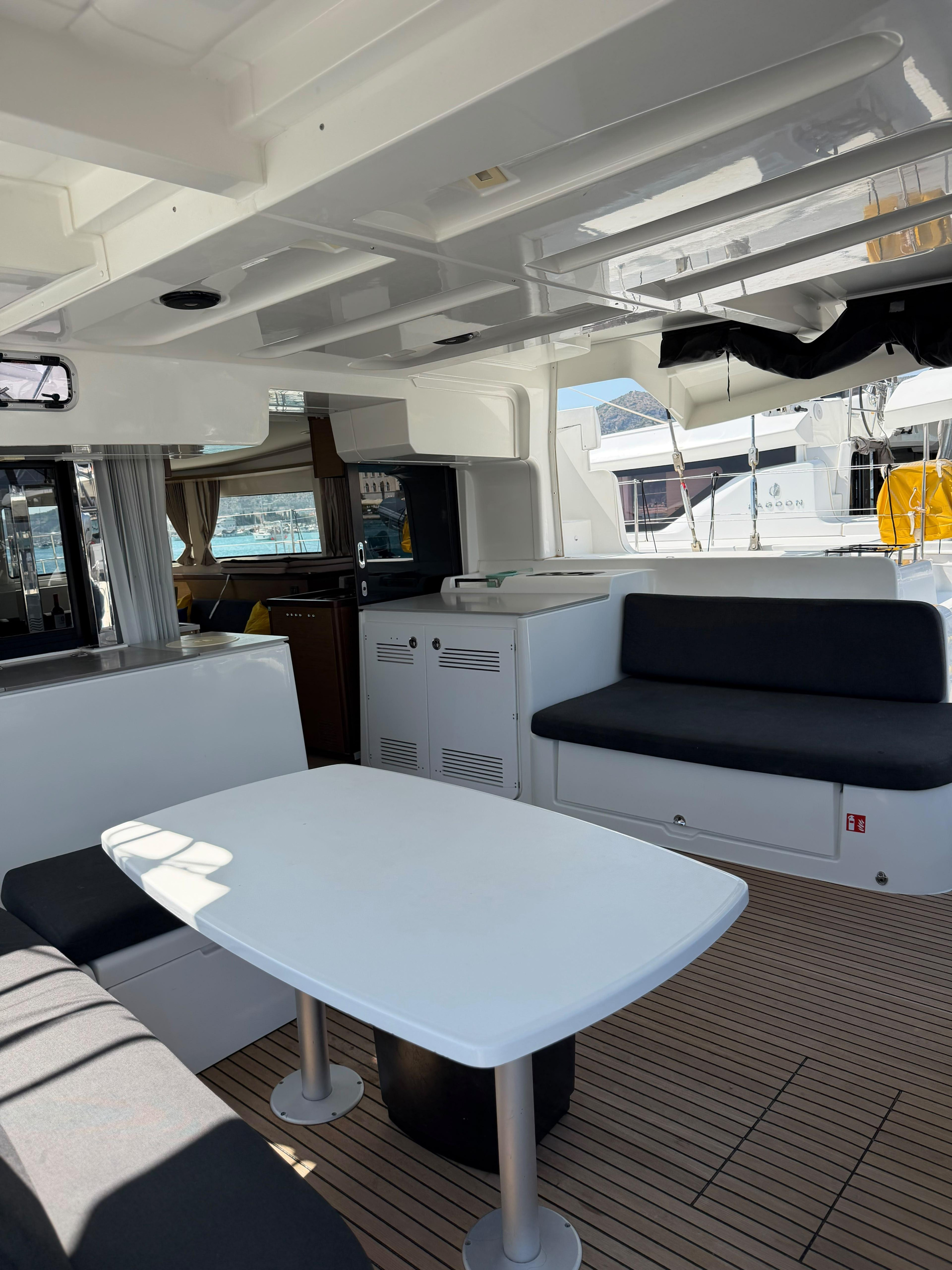 Lagoon 46 Fly — photo 10