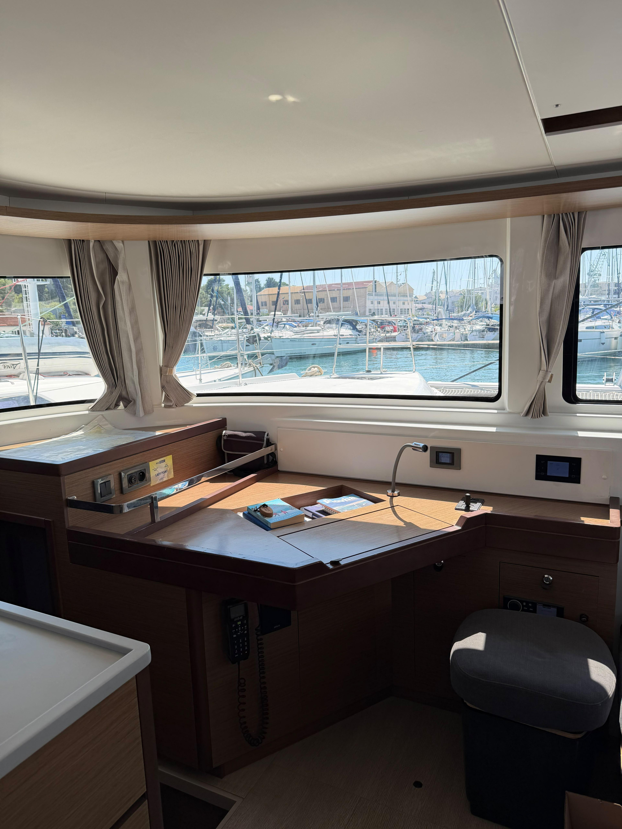Lagoon 46 Fly — photo 11