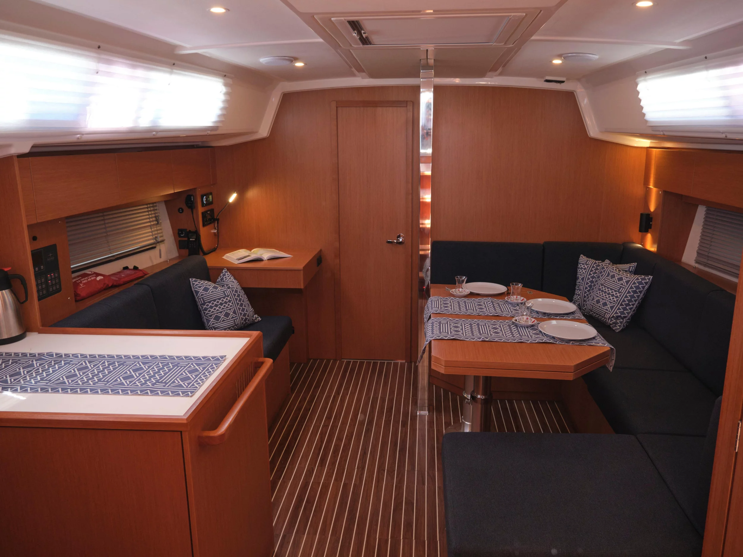 Bavaria C42 (Selene) Interior image - 18