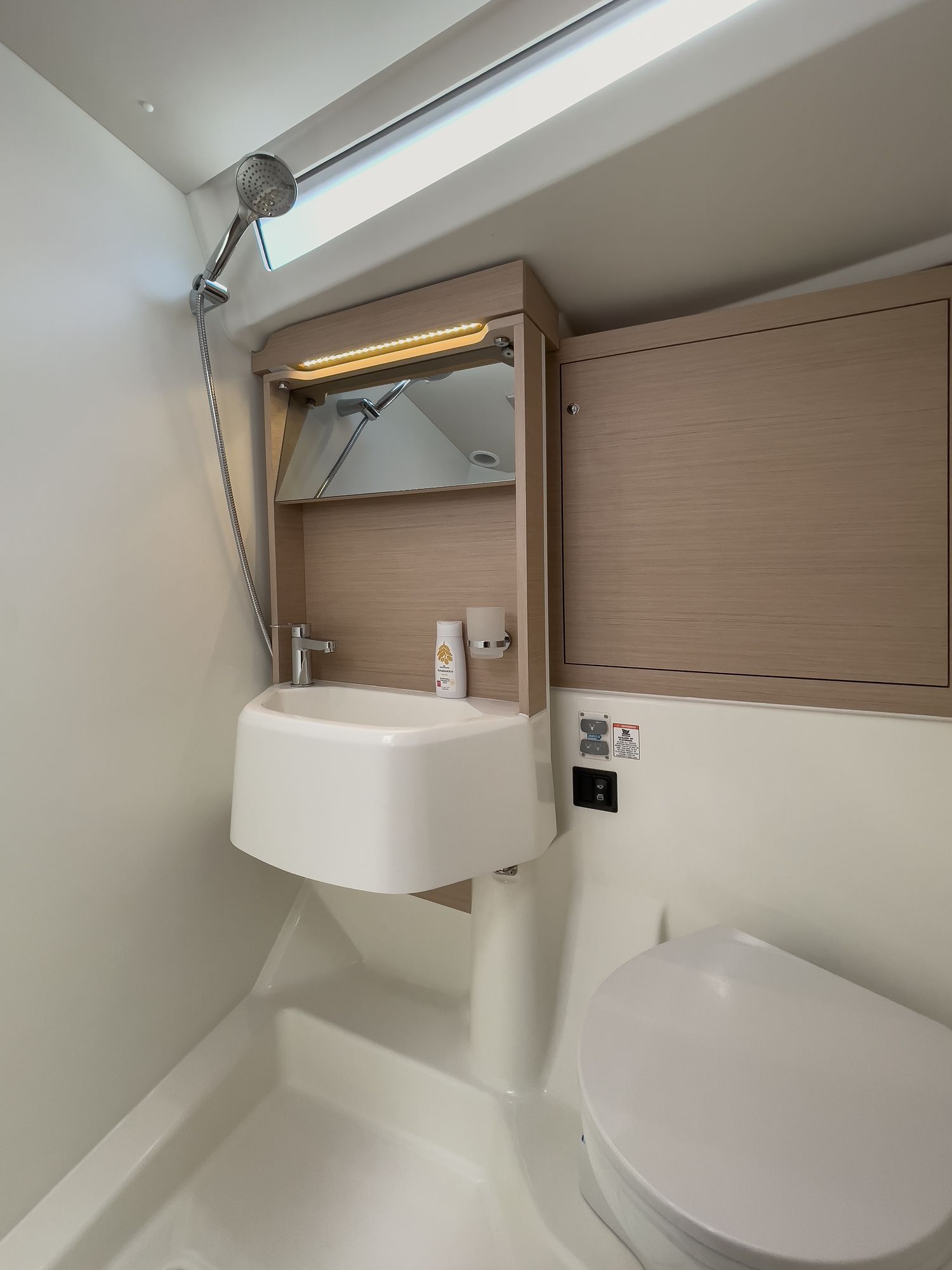 Oceanis 51.1 (5+1 cab) & GEN — photo 3