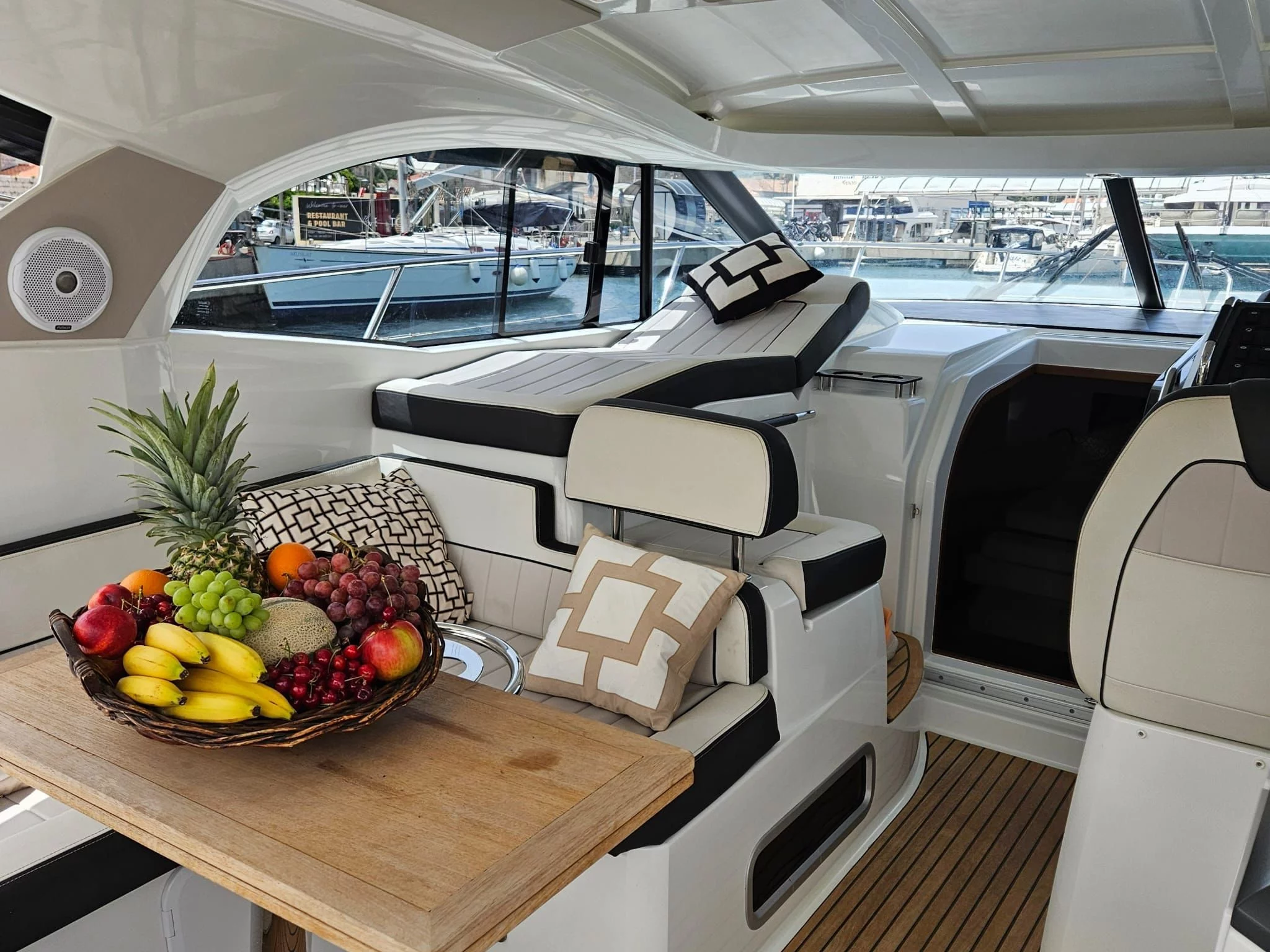 Leader 36 (Jeanneau Leader 36) Interior image - 4
