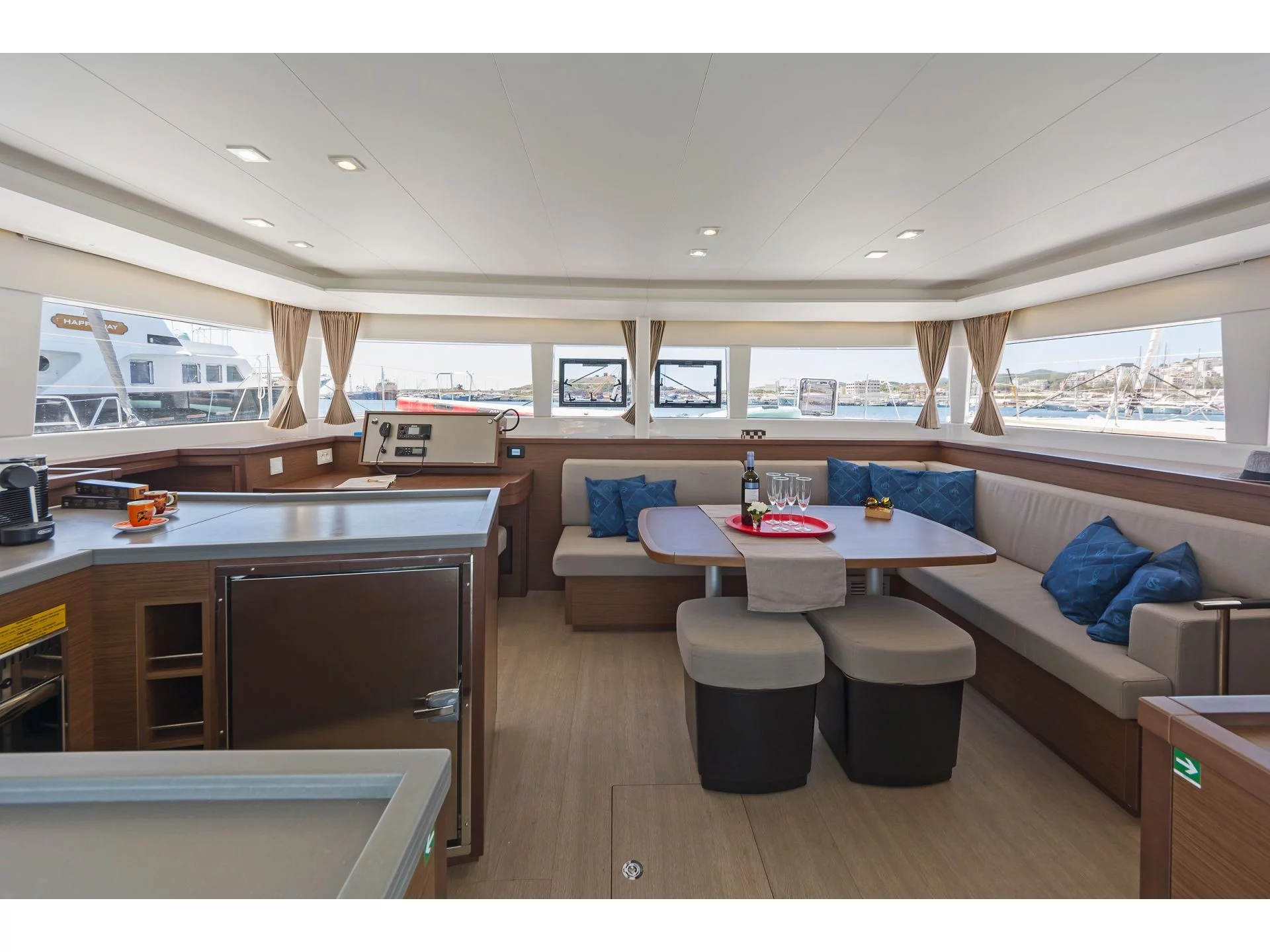 Lagoon 450 Fly & GEN (Thetis) Interior image - 12