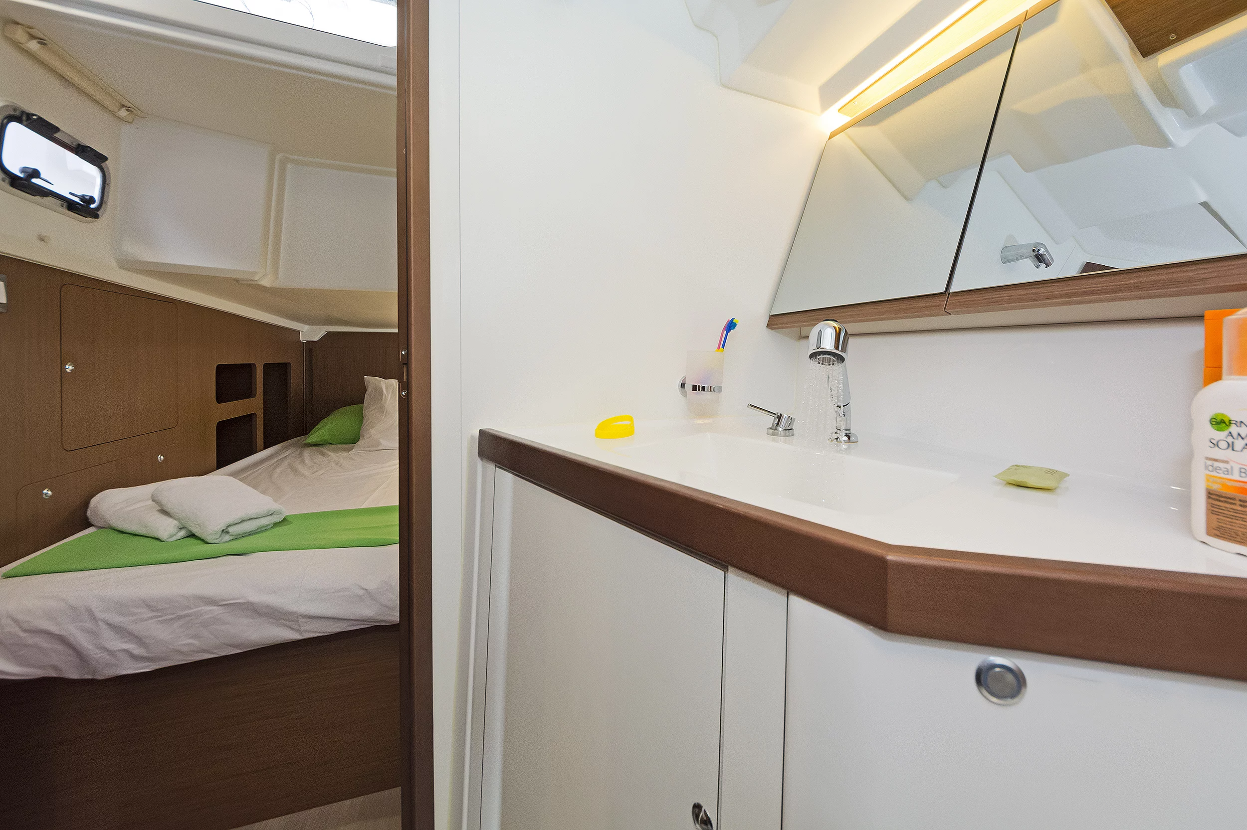 Oceanis 46.1 (5/3) (Rebekka Blue)  - 9